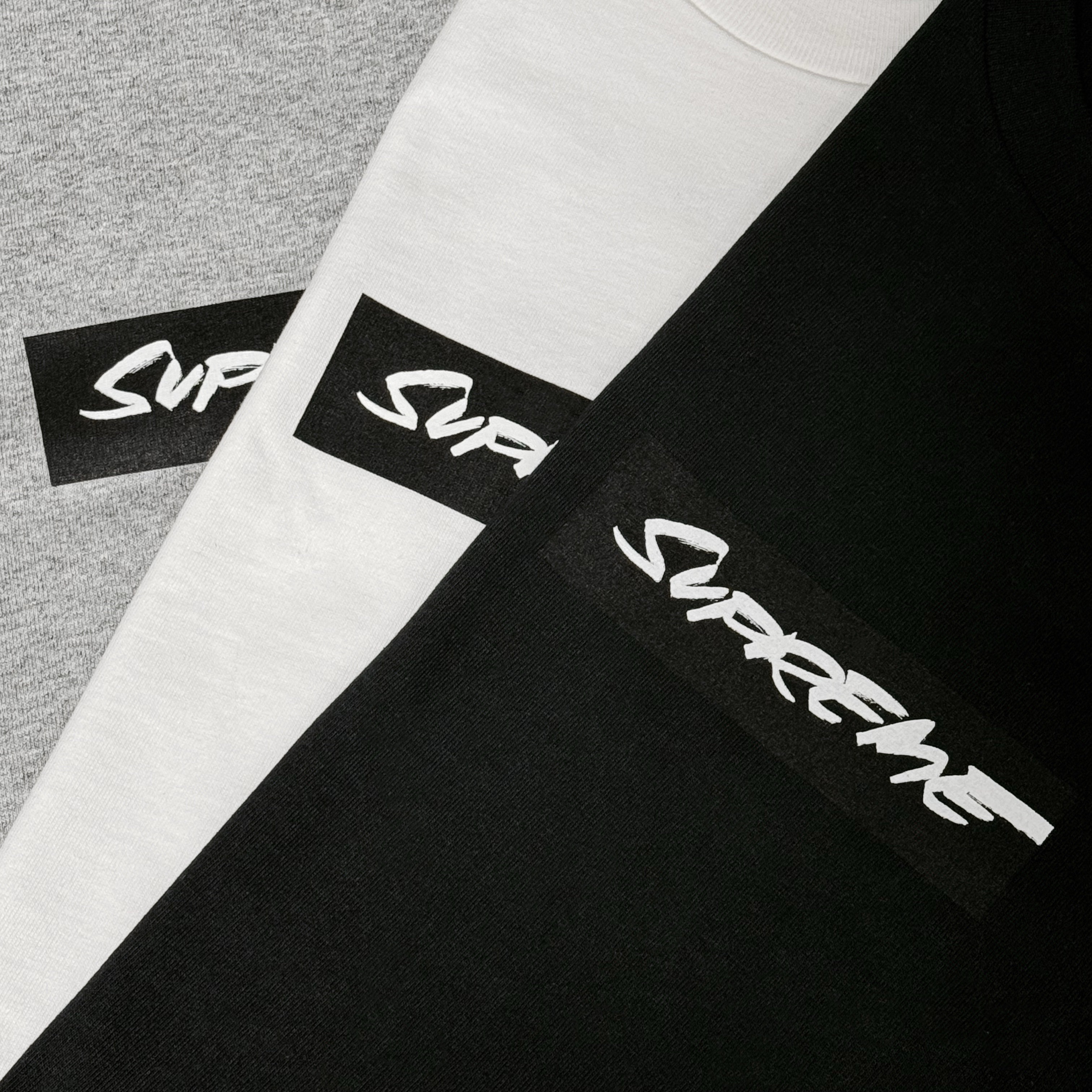 Supreme Futura Box Logo T-Shirt White - 24SS, Supreme Futura Box Logo T-Shirt Heather Grey - 24SS 착용 스타일 - 2