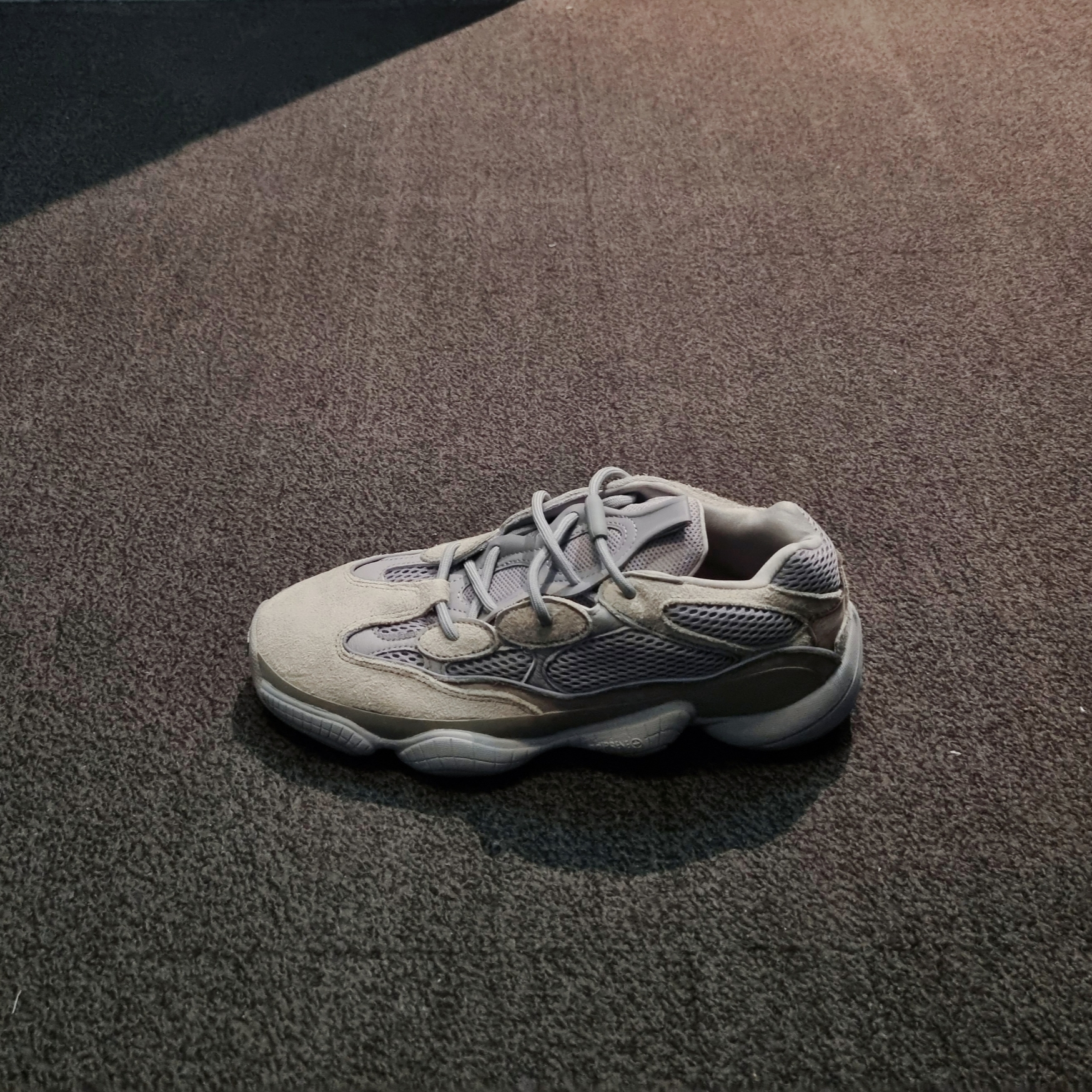 Adidas Yeezy 500 Stone Salt 착용 스타일