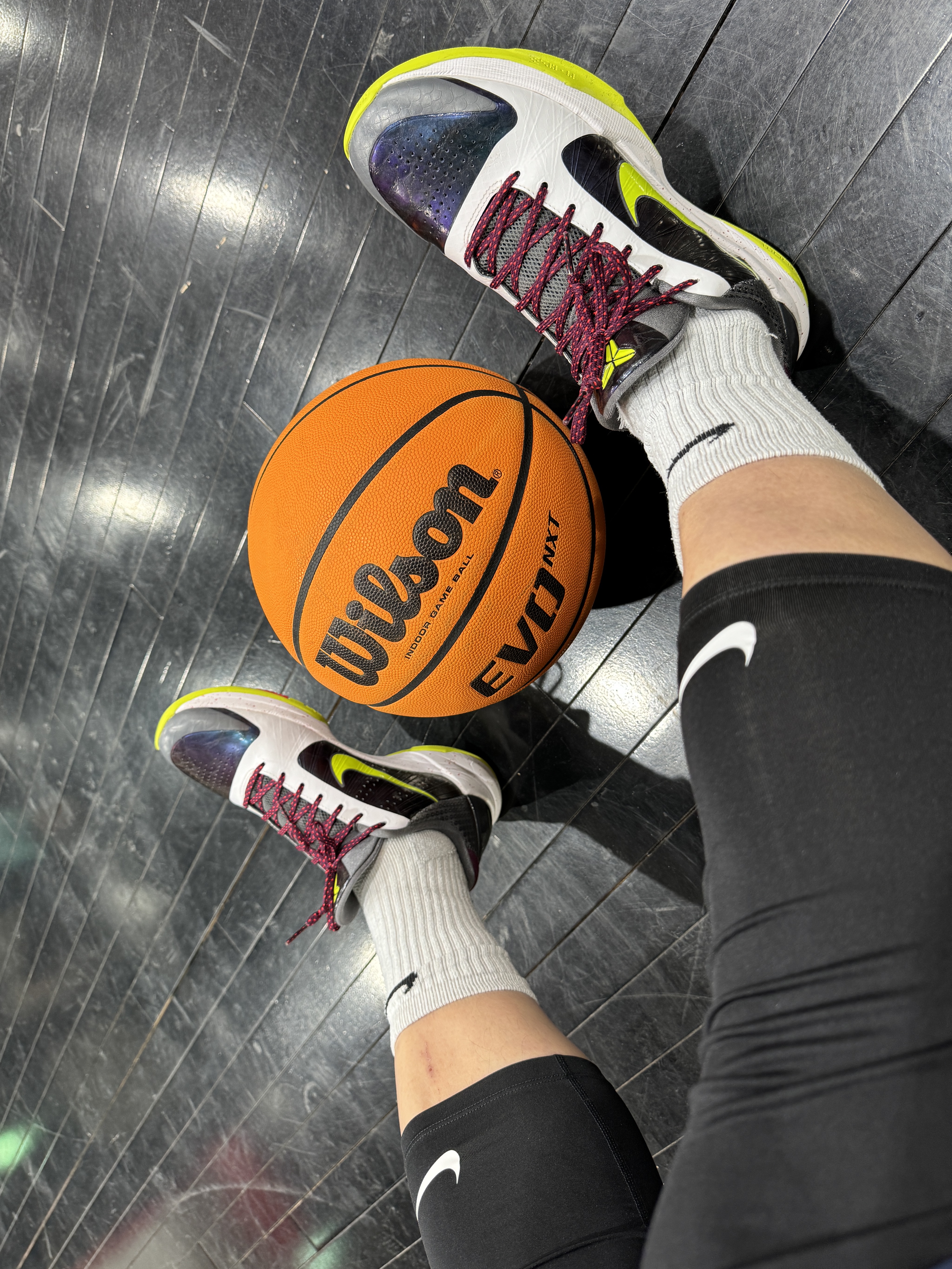 Nike Kobe 5 Protro Chaos 착용 스타일