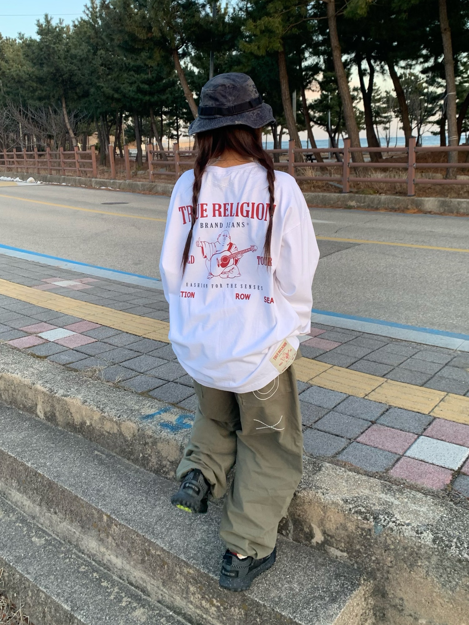 Supreme Military Boonie Black Prym1 Camo - 22SS, True Religion Origin Logo LS T-Shirt White 착용 스타일 - 1