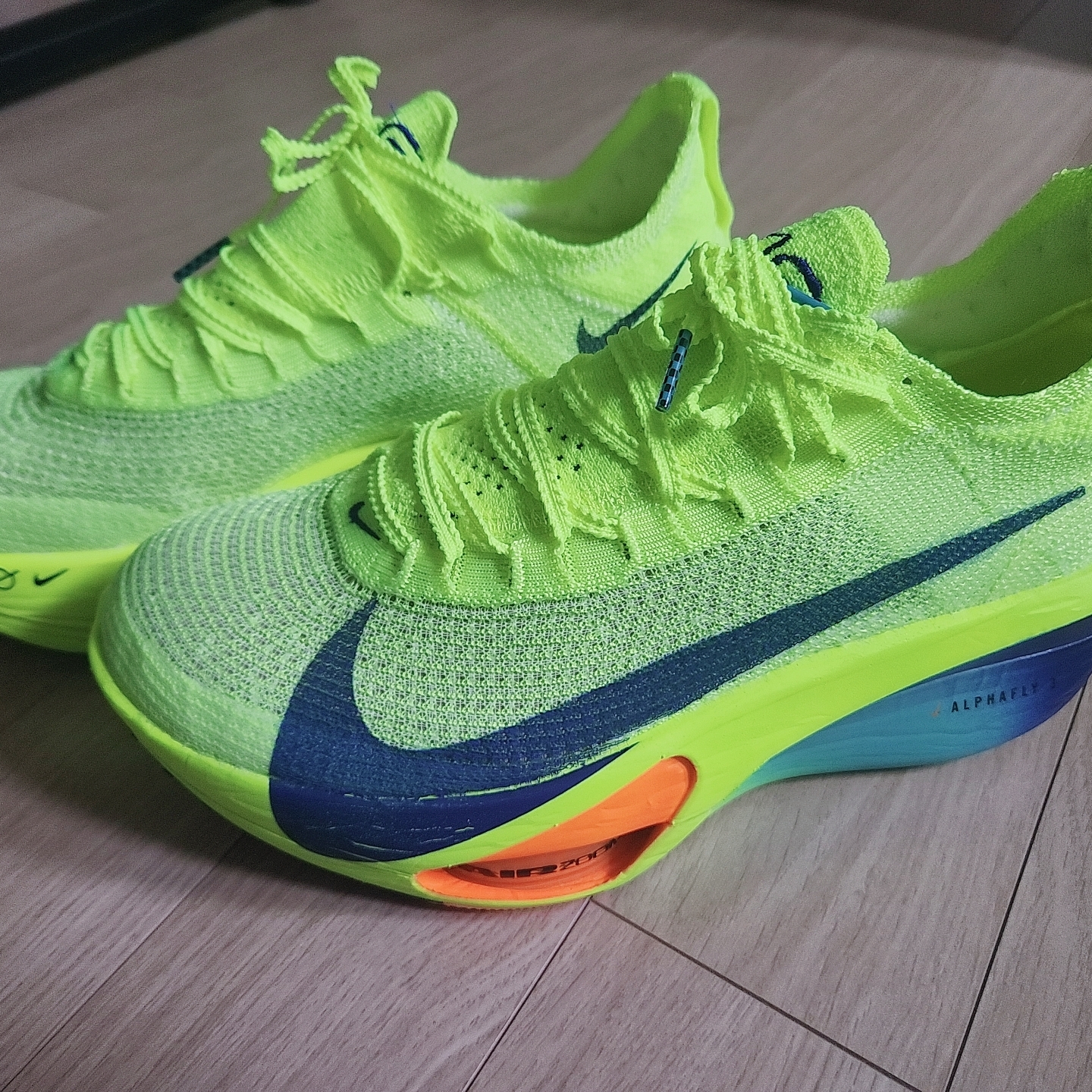 Nike Air Zoom Alphafly Next% 3 Volt 착용 스타일 - 5