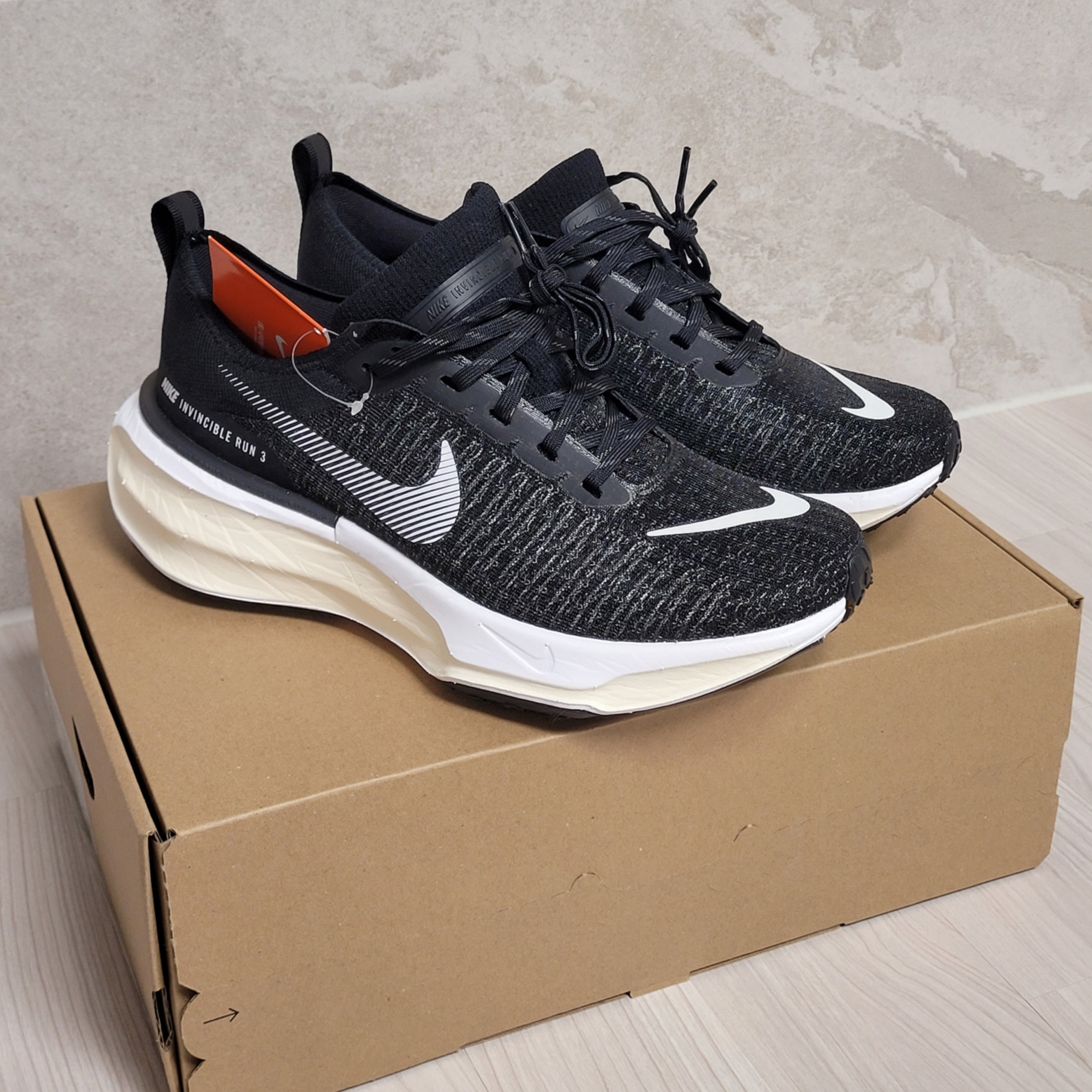 Nike ZoomX Invincible Run Flyknit 3 Black White 착용 스타일