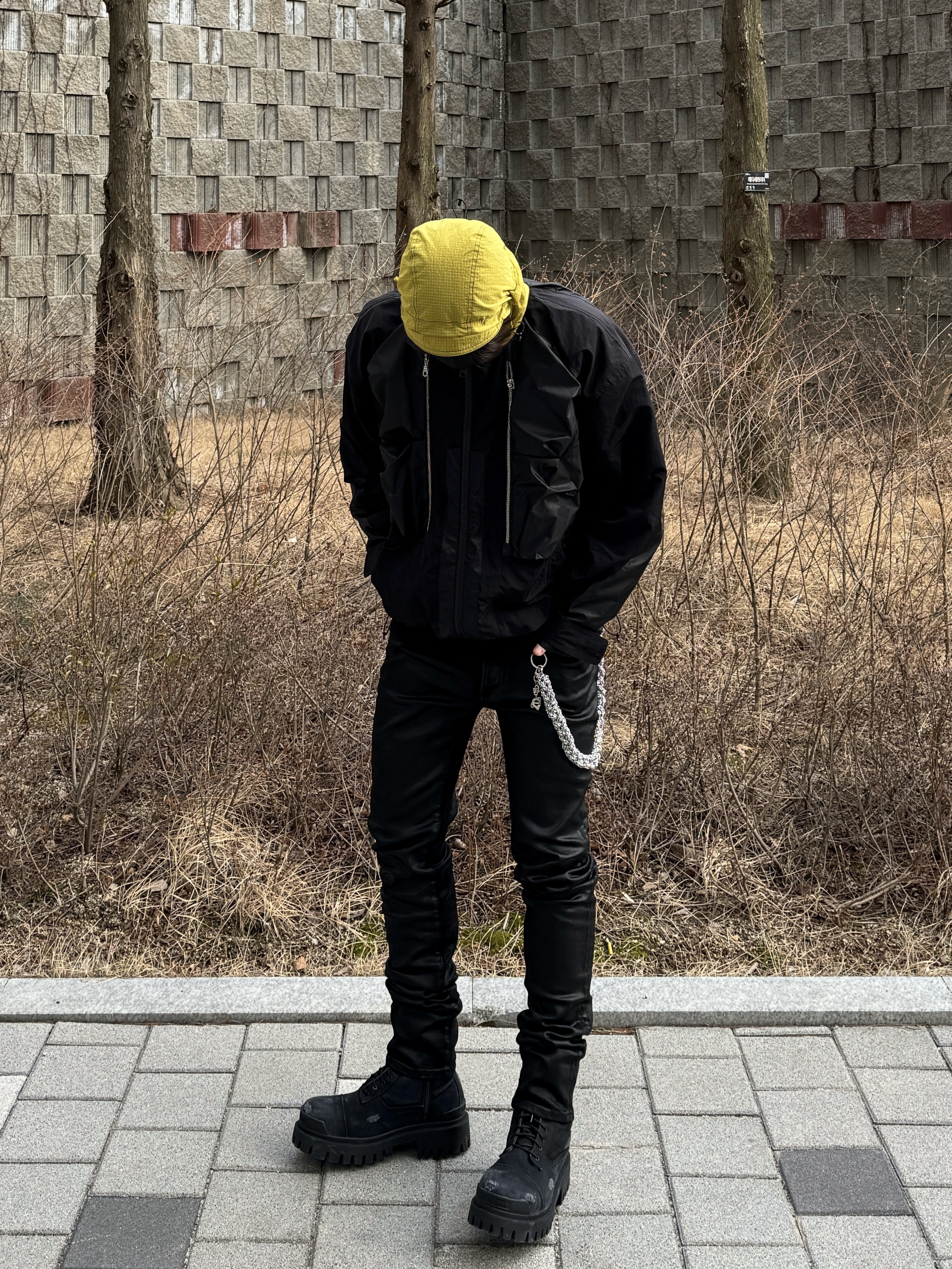 Undermycar Binadu Gashutein 6 Multi 3D Pocket Light Shell Parka Buff Yellow - 24SS, Balenciaga Combat Strike 20mm Boots Black 착용 스타일 - 2