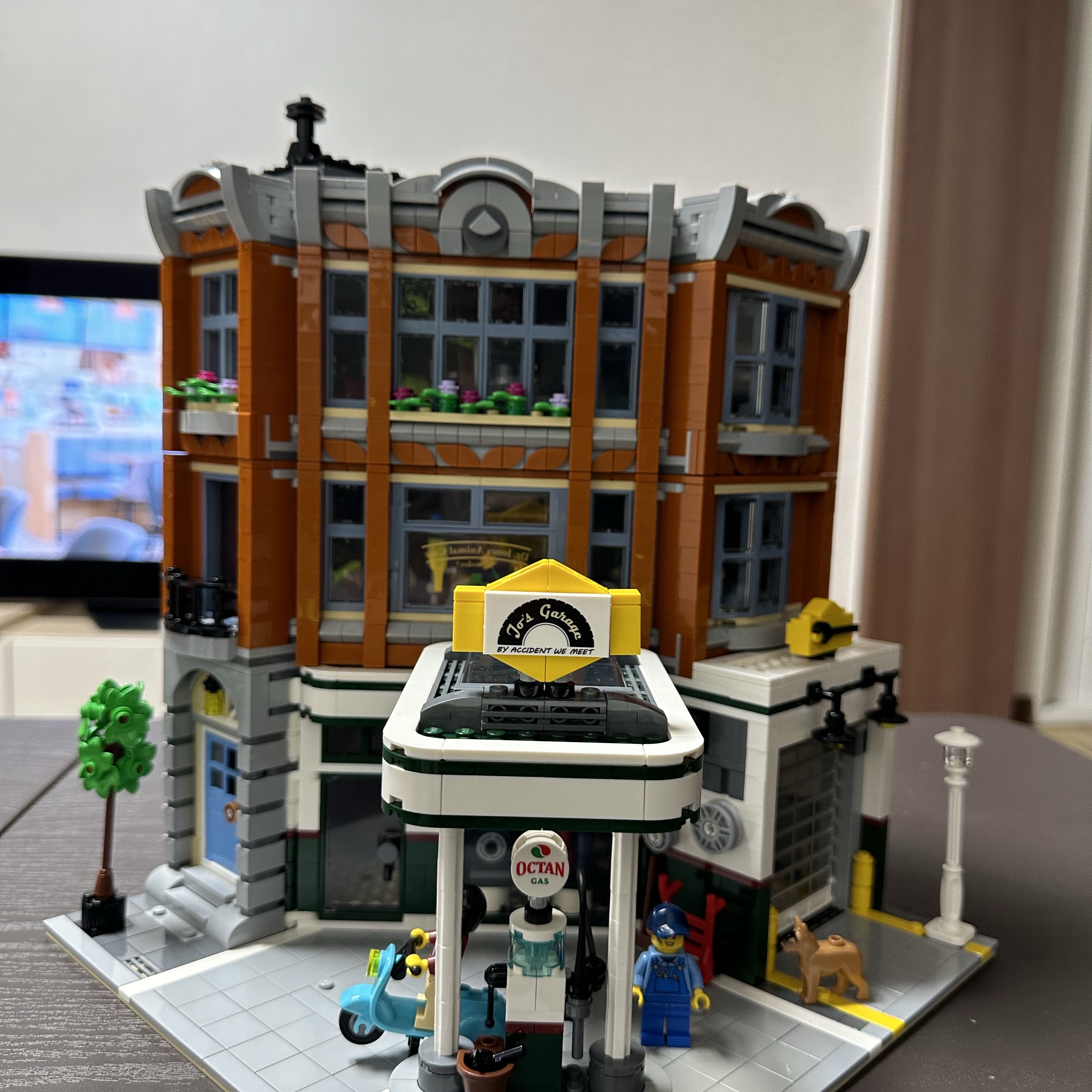 Lego Corner Garage 착용 스타일 - 1
