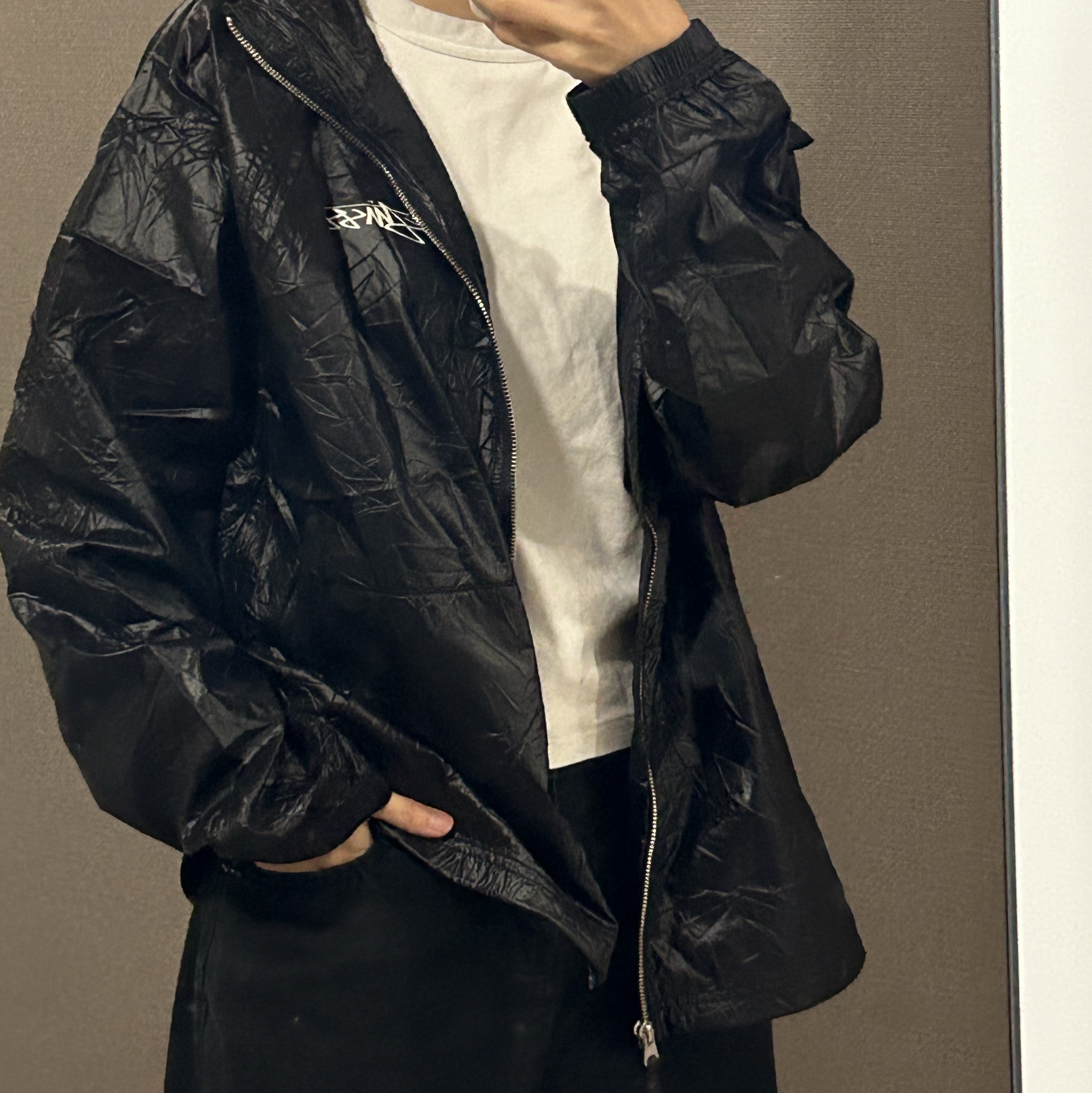 Stussy Beach Shell Wrinkled Nylon Jacket Black 착용 스타일