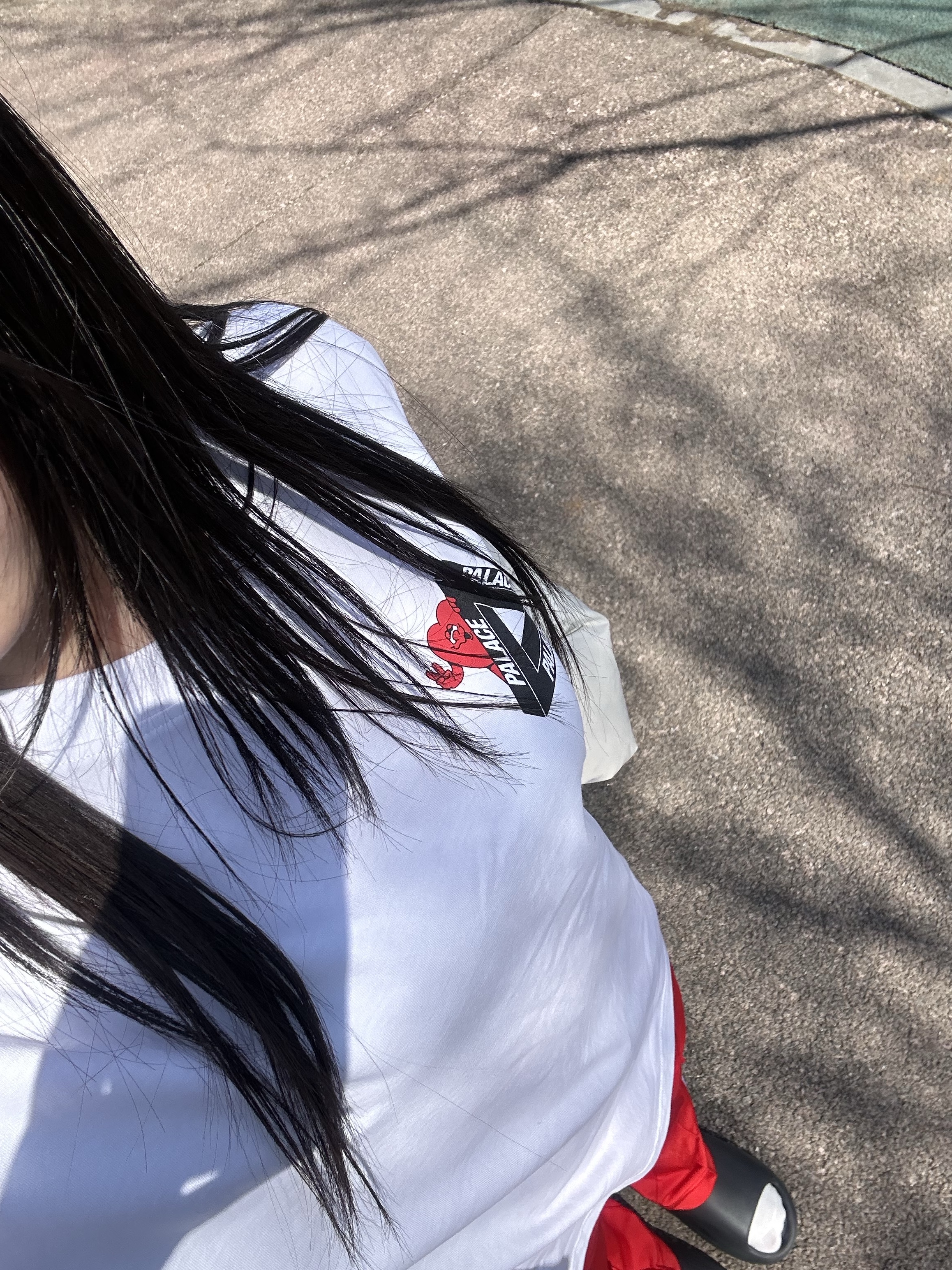 Palace Tri-Hearts T-Shirt White - 24SS 착용 스타일 - 2