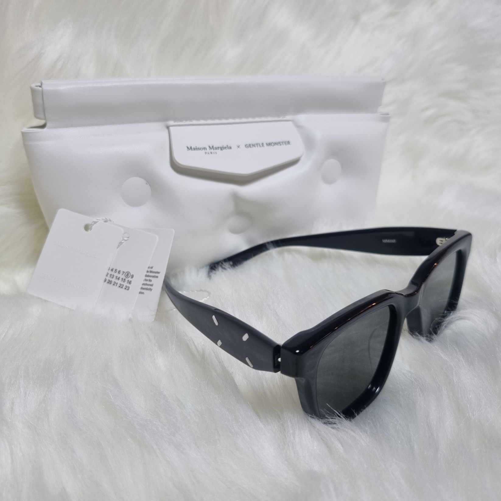 Gentle Monster x Maison Margiela MM110 Black Black 착용 스타일 - 1