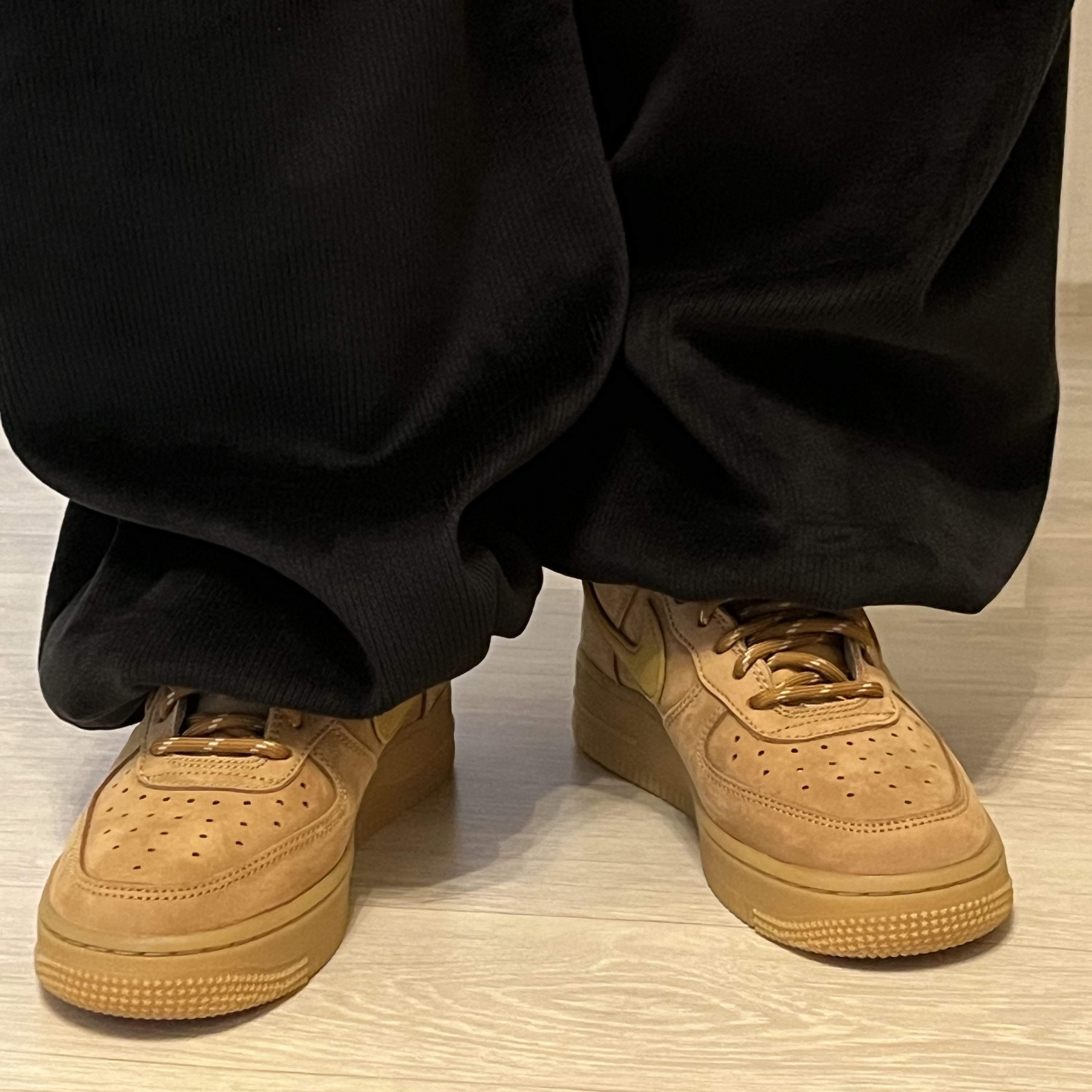 Nike Air Force 1 '07 WB Flax 착용 스타일