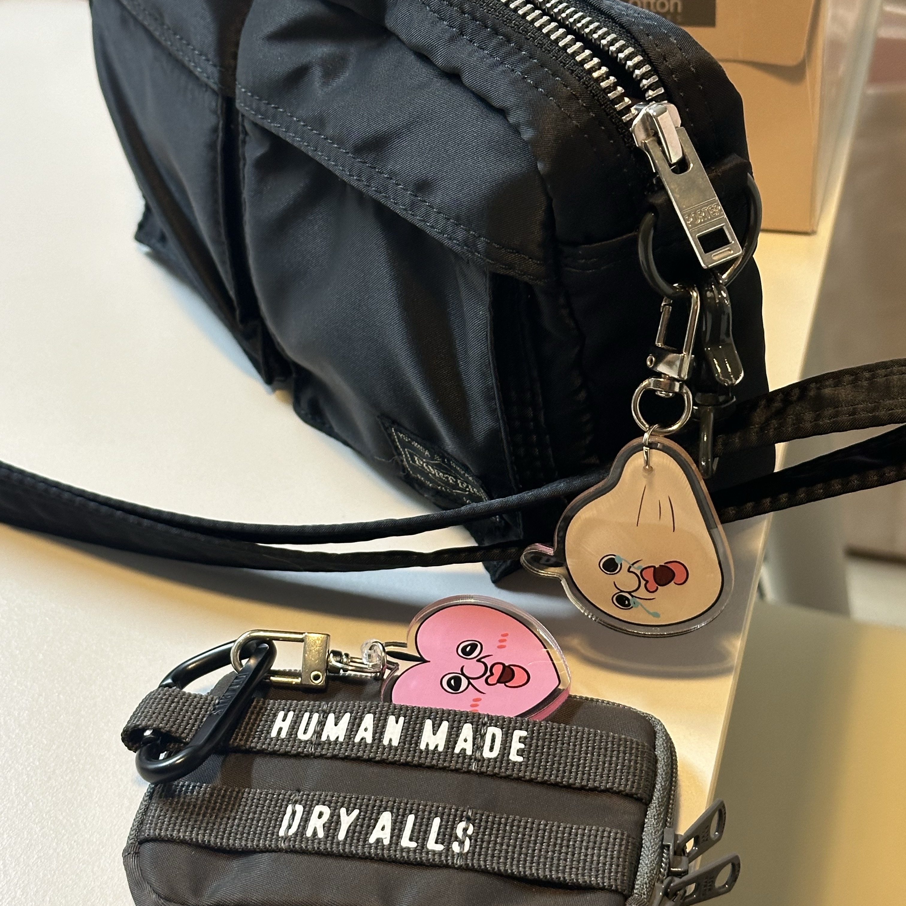 Human Made Military Card Case Gray, Bbangbbang Pinch Cheek Acrylic Keyring 착용 스타일 - 2