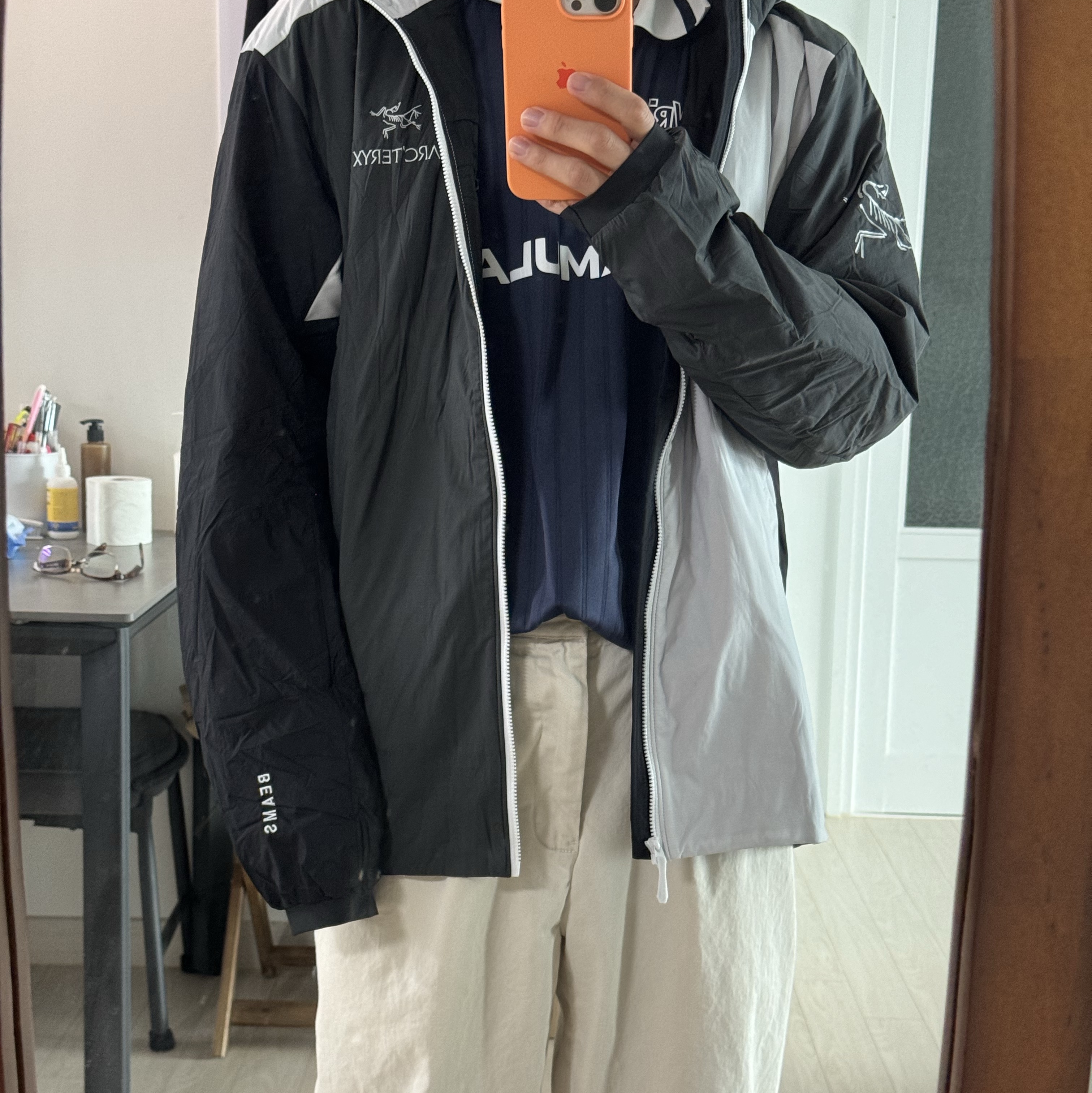Arc'teryx x Beams Atom Hoody Tranquil 착용 스타일