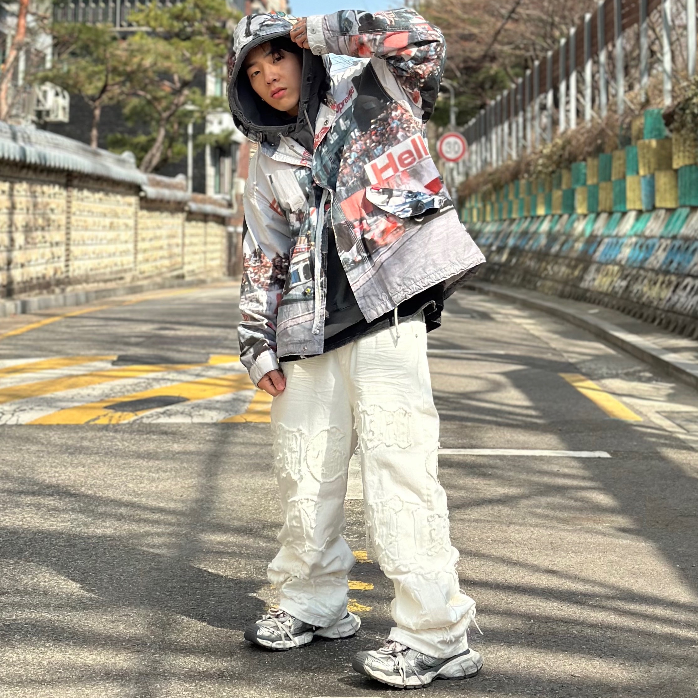 Balenciaga 3XL Sneakers Grey White Red 착용 스타일 - 2