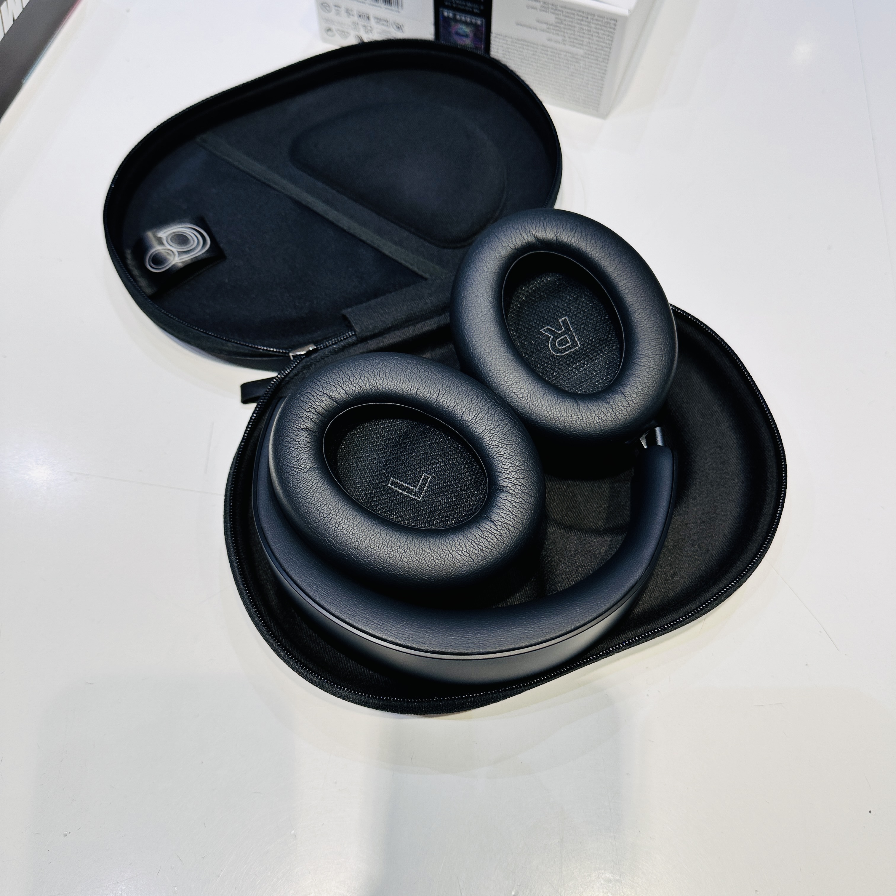 BOSE QC Ultra Black (Korean Ver.) 착용 스타일 - 2