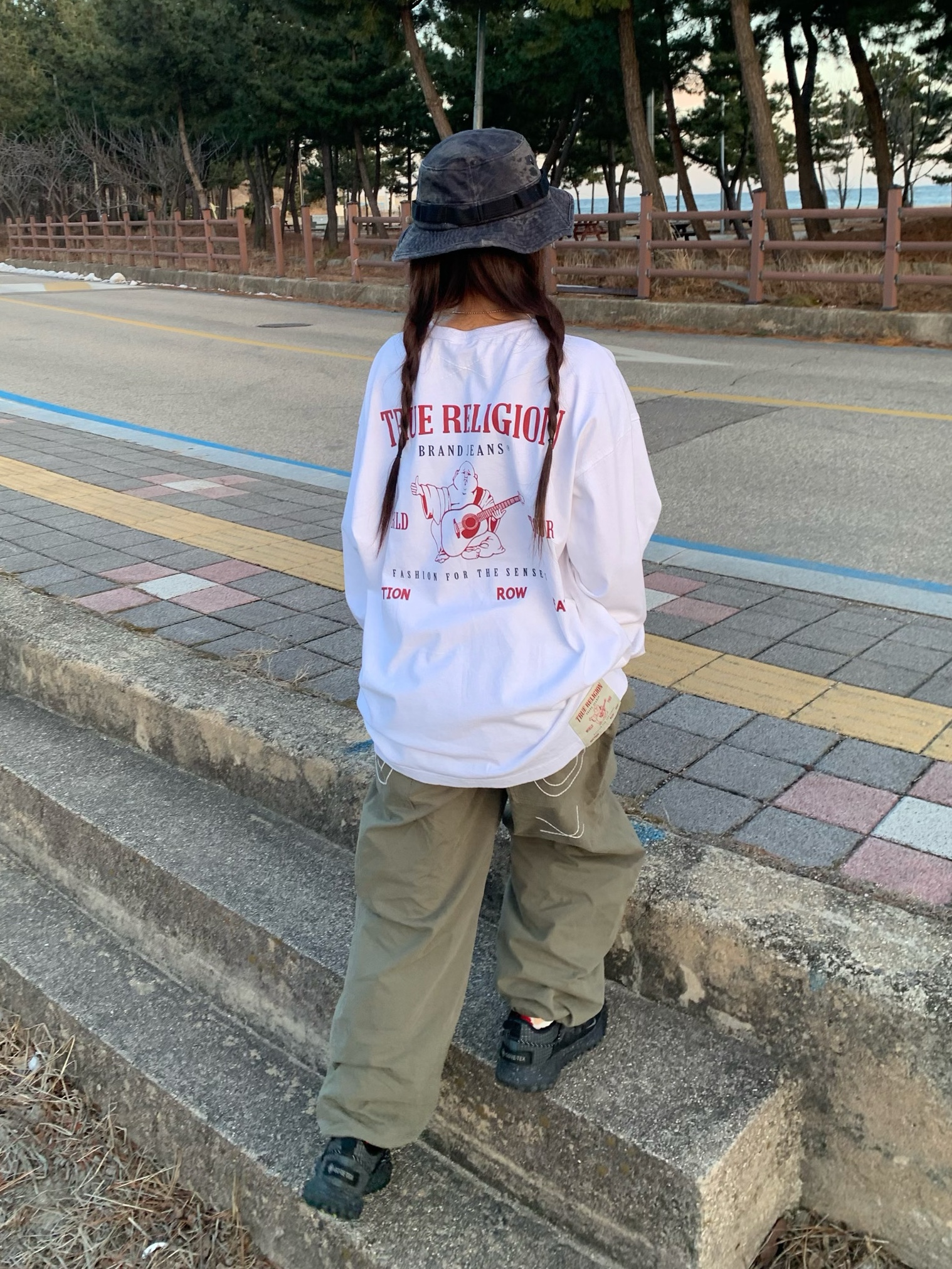 Supreme Military Boonie Black Prym1 Camo - 22SS, True Religion Origin Logo LS T-Shirt White 착용 스타일 - 2