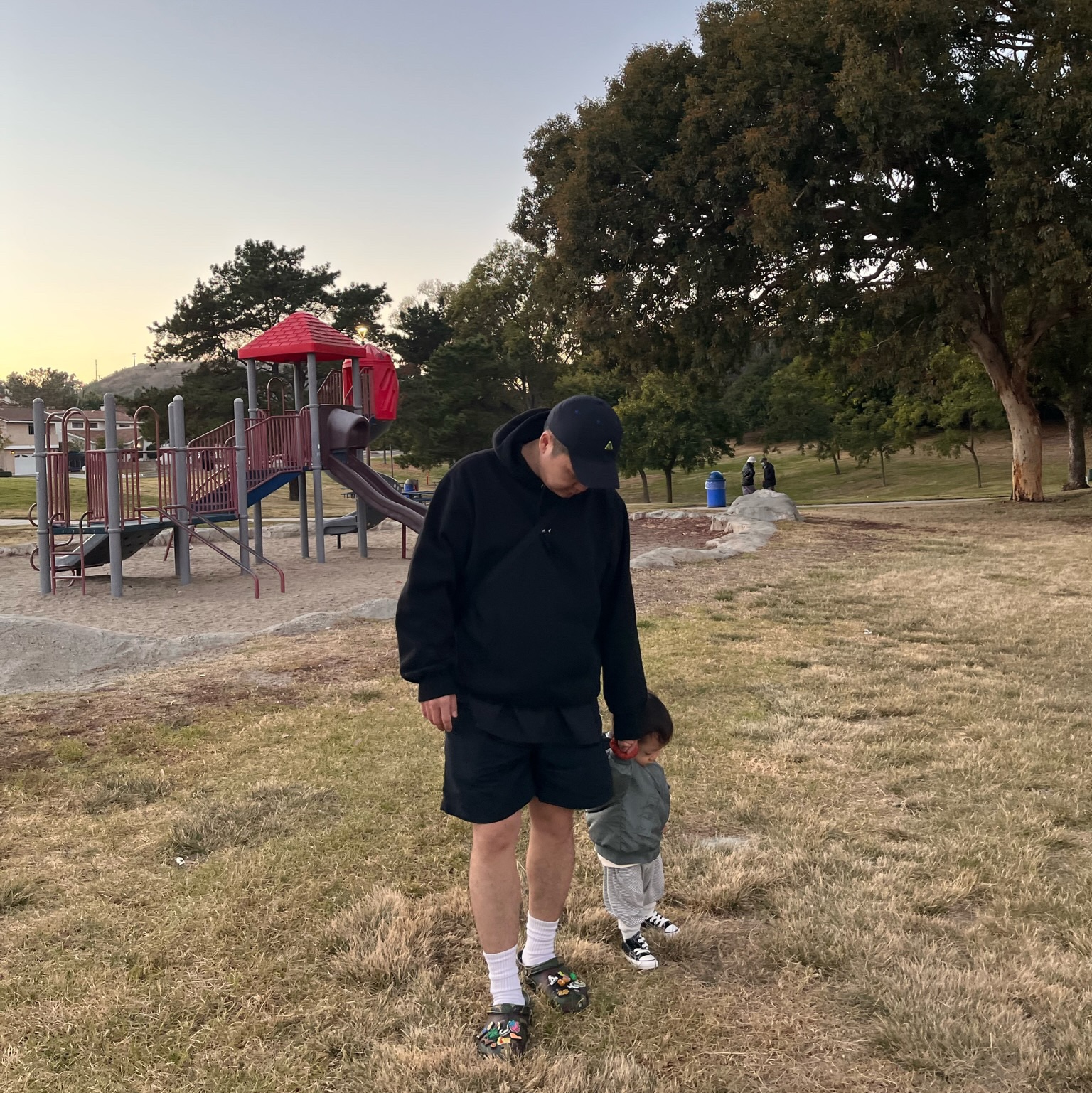 Crocs x Palace Classic Clog Woodland Camo, Supreme x Umbro Cotton Ripstop Track Jacket Black - 23FW 착용 스타일 - 2