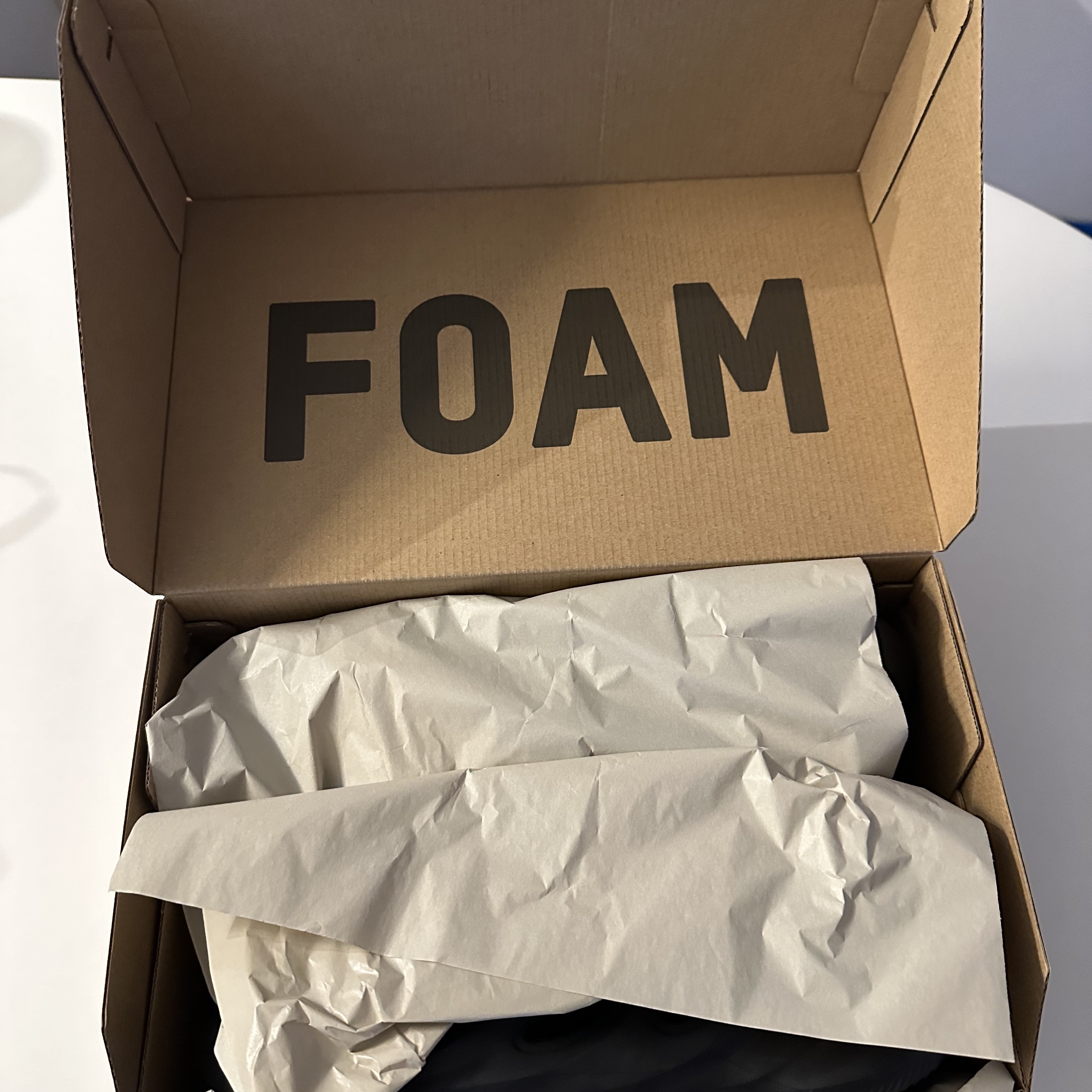 Adidas Yeezy Foam RNNR Onyx 착용 스타일 - 1