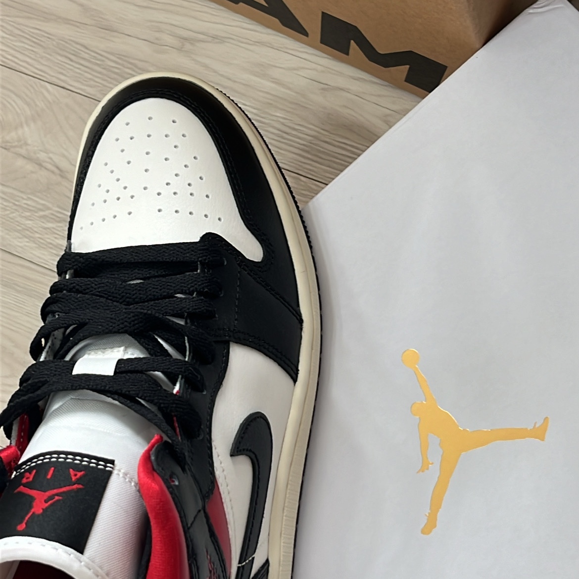 (W) Jordan 1 Mid Black Gym Red 착용 스타일