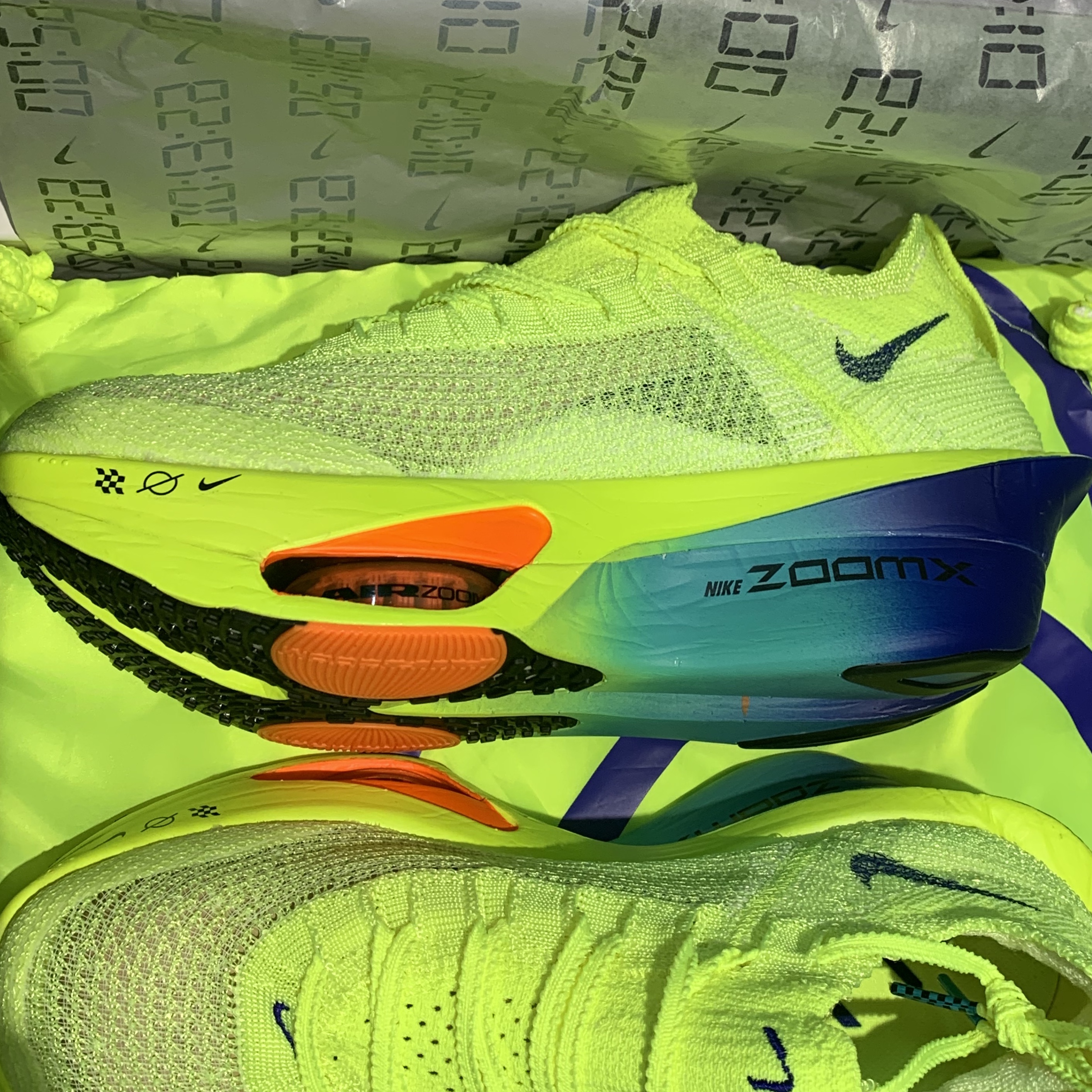 (W) Nike Air Zoom Alphafly Next% 3 Volt, Nike Air Zoom Alphafly Next% 3 Volt 착용 스타일 - 1