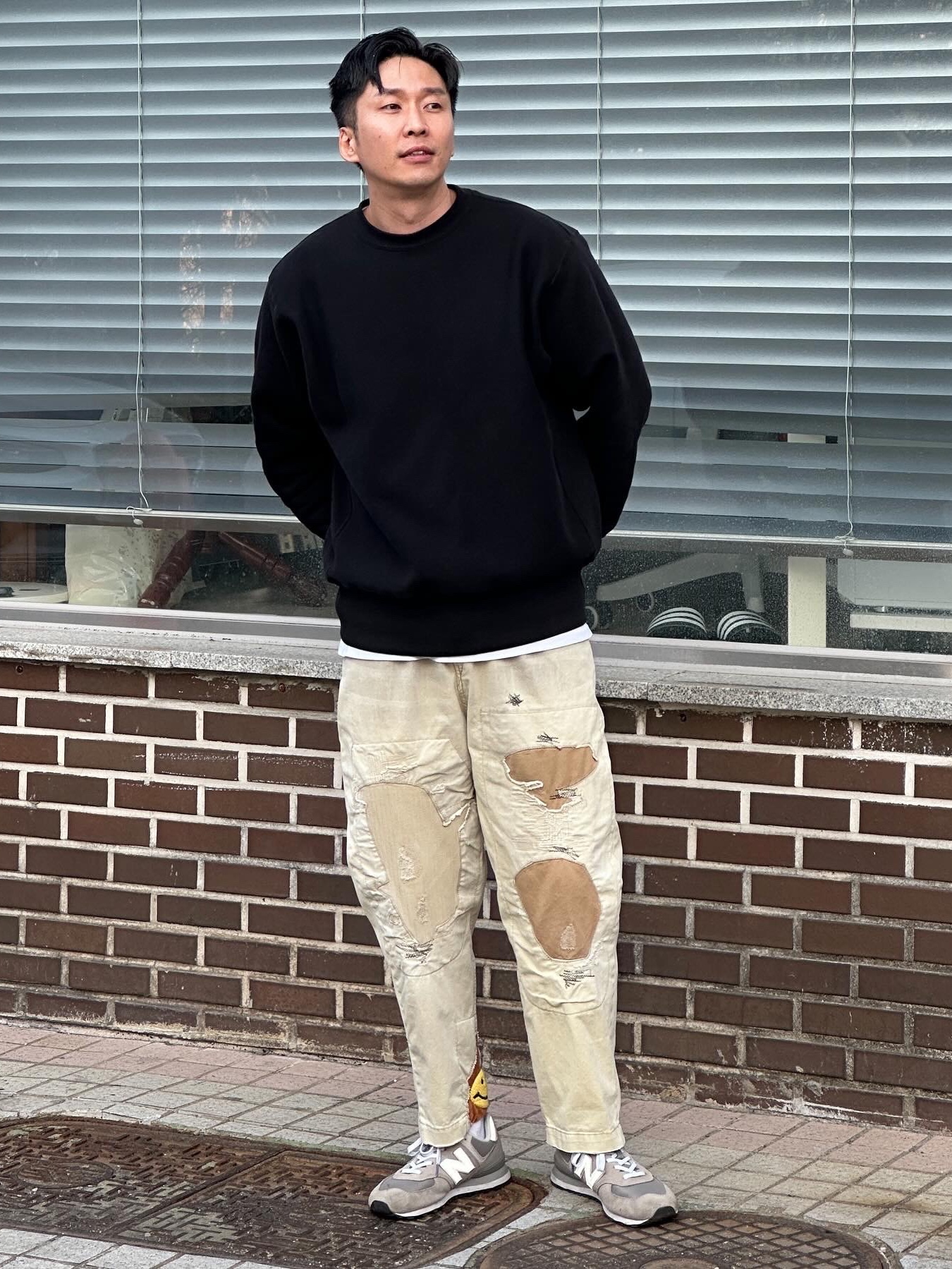 Kapital Katsuragi High Waist Neem Pants Beige, New Balance 574 Classics Reimagined Gray 착용 스타일 - 2