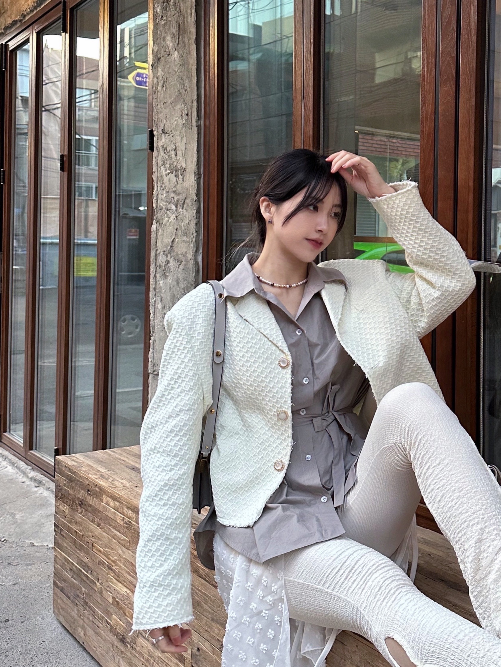 Marni Saffiano Medium Trunk Bag Grey, (W) Hermes Pop H Earrings Palladium & Noir 착용 스타일 - 1
