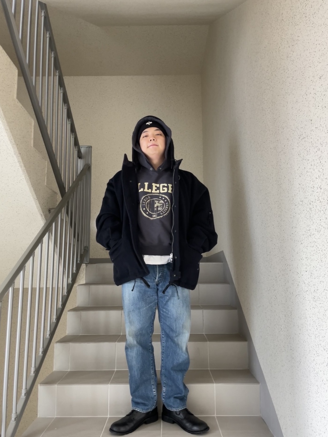 Surgery Clover Logo Beanie Ver.2 Black 착용 스타일 - 2