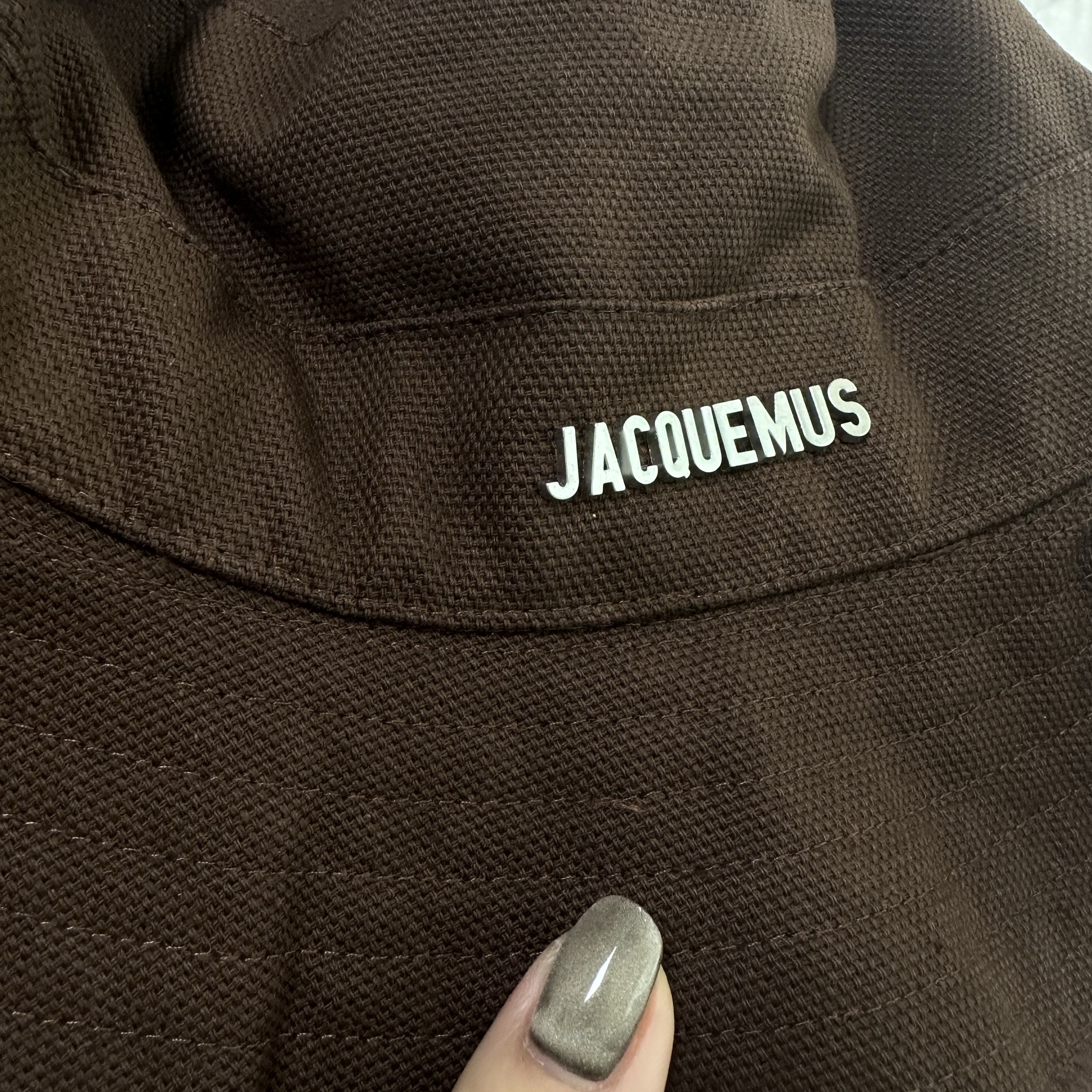 Jacquemus Le Bob Artichaut Bucket Hat Brown 착용 스타일