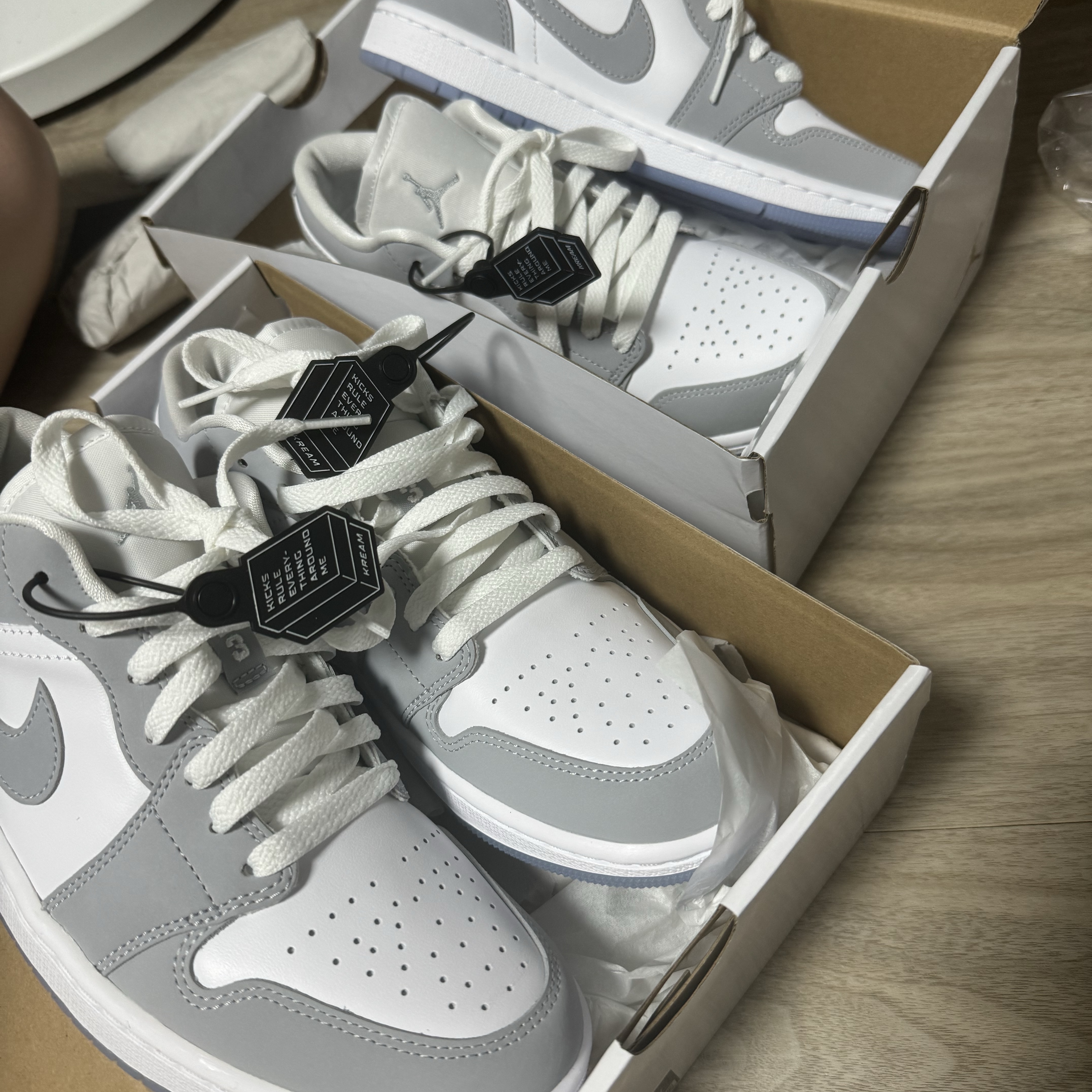 (W) Jordan 1 Low White Wolf Grey 착용 스타일