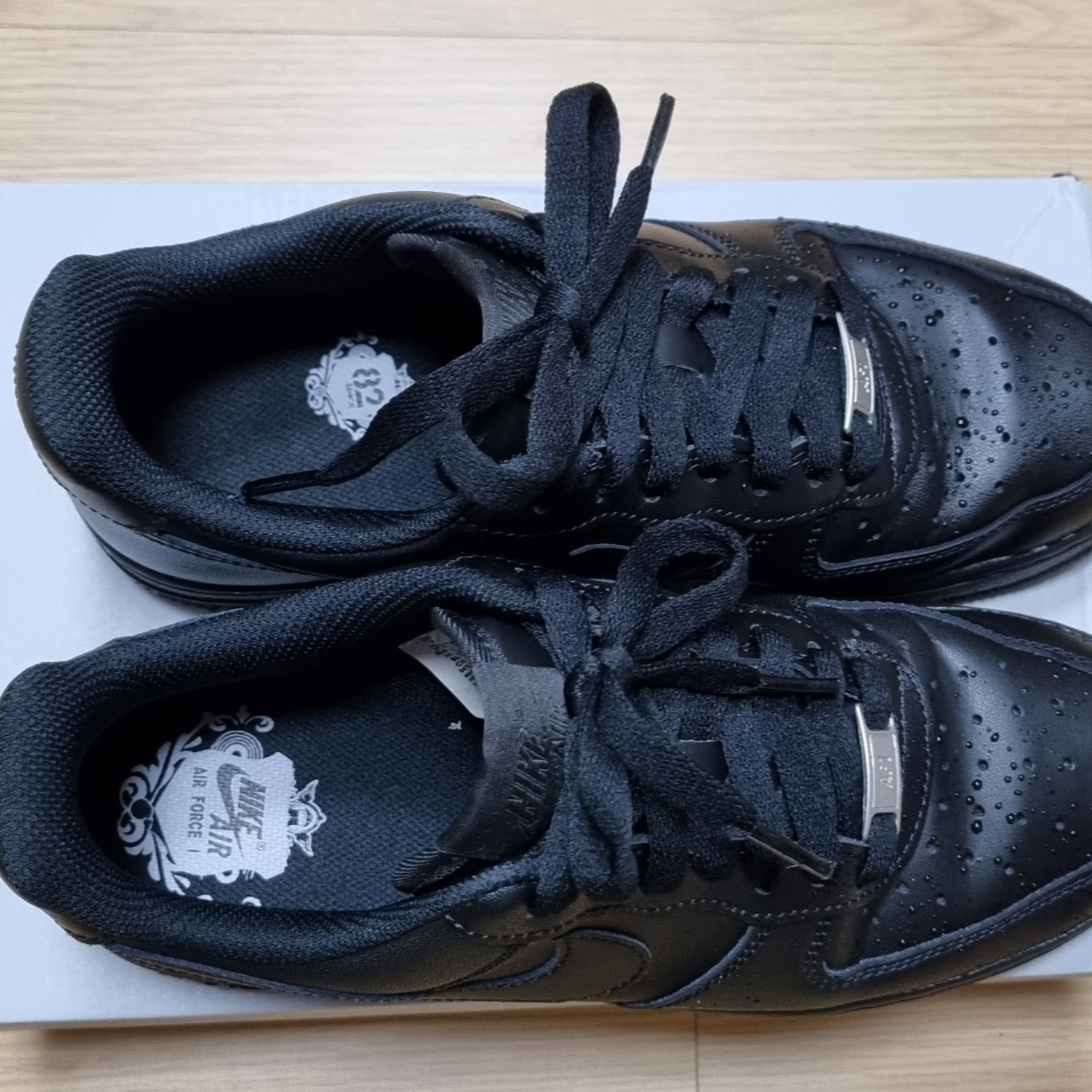(W) Nike Air Force 1 '07 Low Triple Black 착용 스타일 - 3