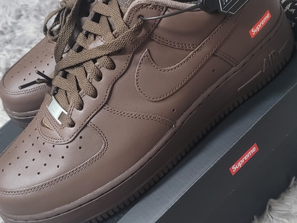 Nike x Supreme Air Force 1 Low Baroque Brown 착용 스타일 - 1