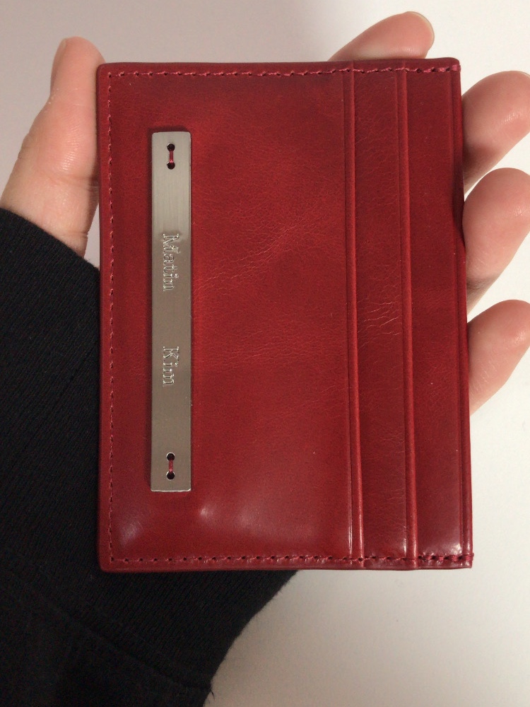 Matin Kim Vintage Card Wallet Red 착용 스타일 - 2