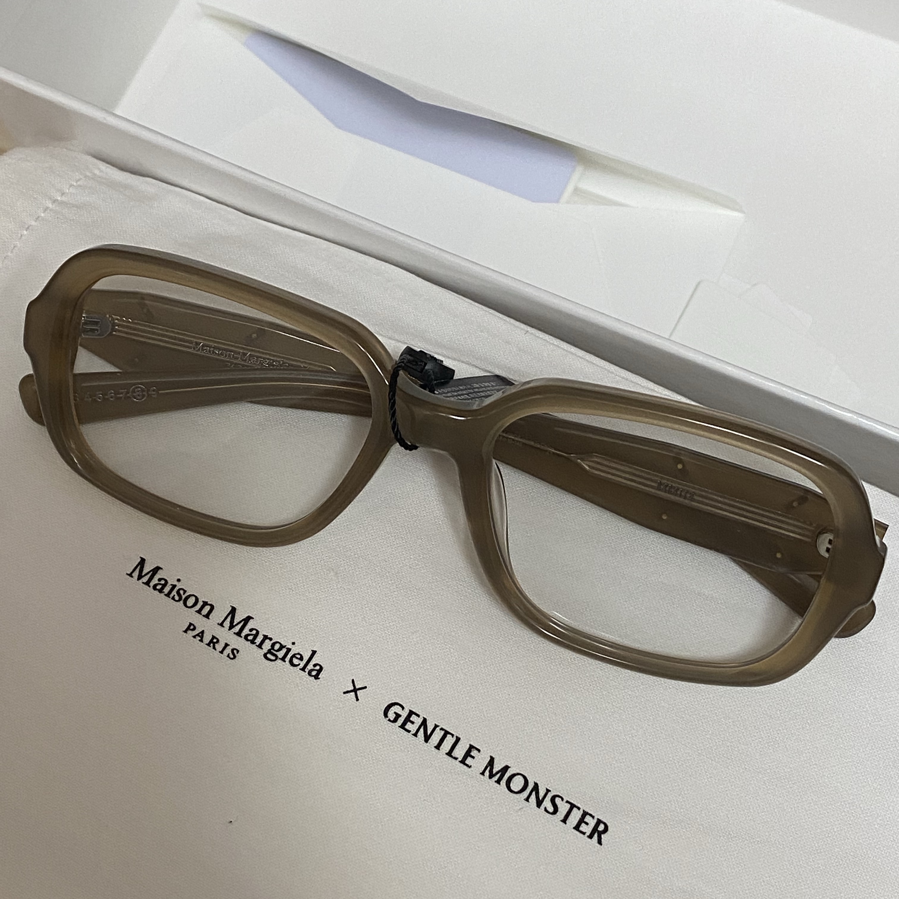 Gentle Monster x Maison Margiela MM114 Brown Translucent Clear 착용 스타일