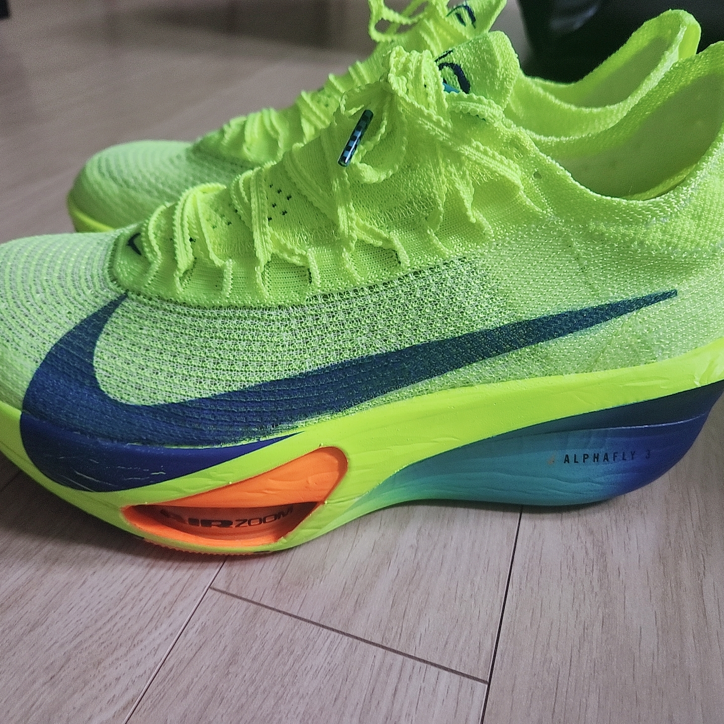 Nike Air Zoom Alphafly Next% 3 Volt 착용 스타일 - 2