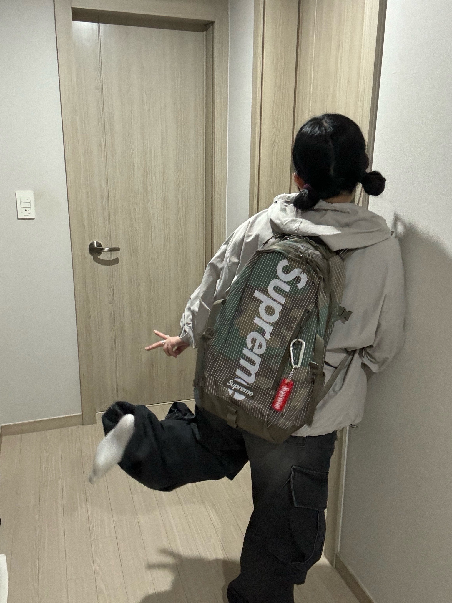 Supreme Floating Keychain Red - 23FW, Human Made Carabiner 70mm Silver 착용 스타일 - 1