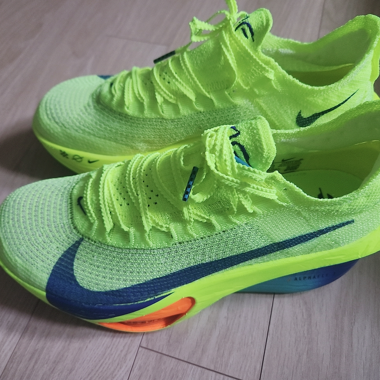 Nike Air Zoom Alphafly Next% 3 Volt 착용 스타일 - 3