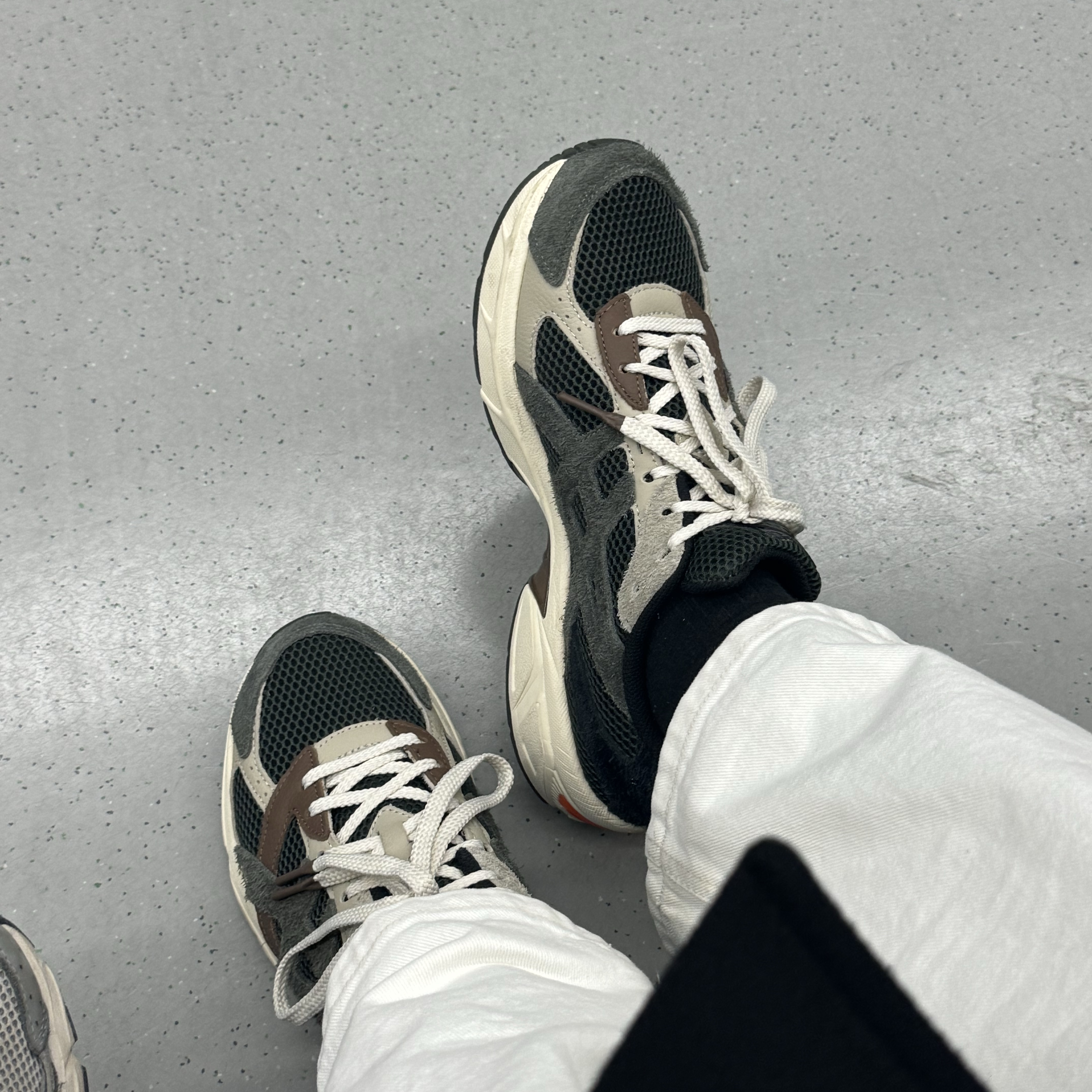 Asics x Hal Studios Gel-1130 MK-II Forest 착용 스타일
