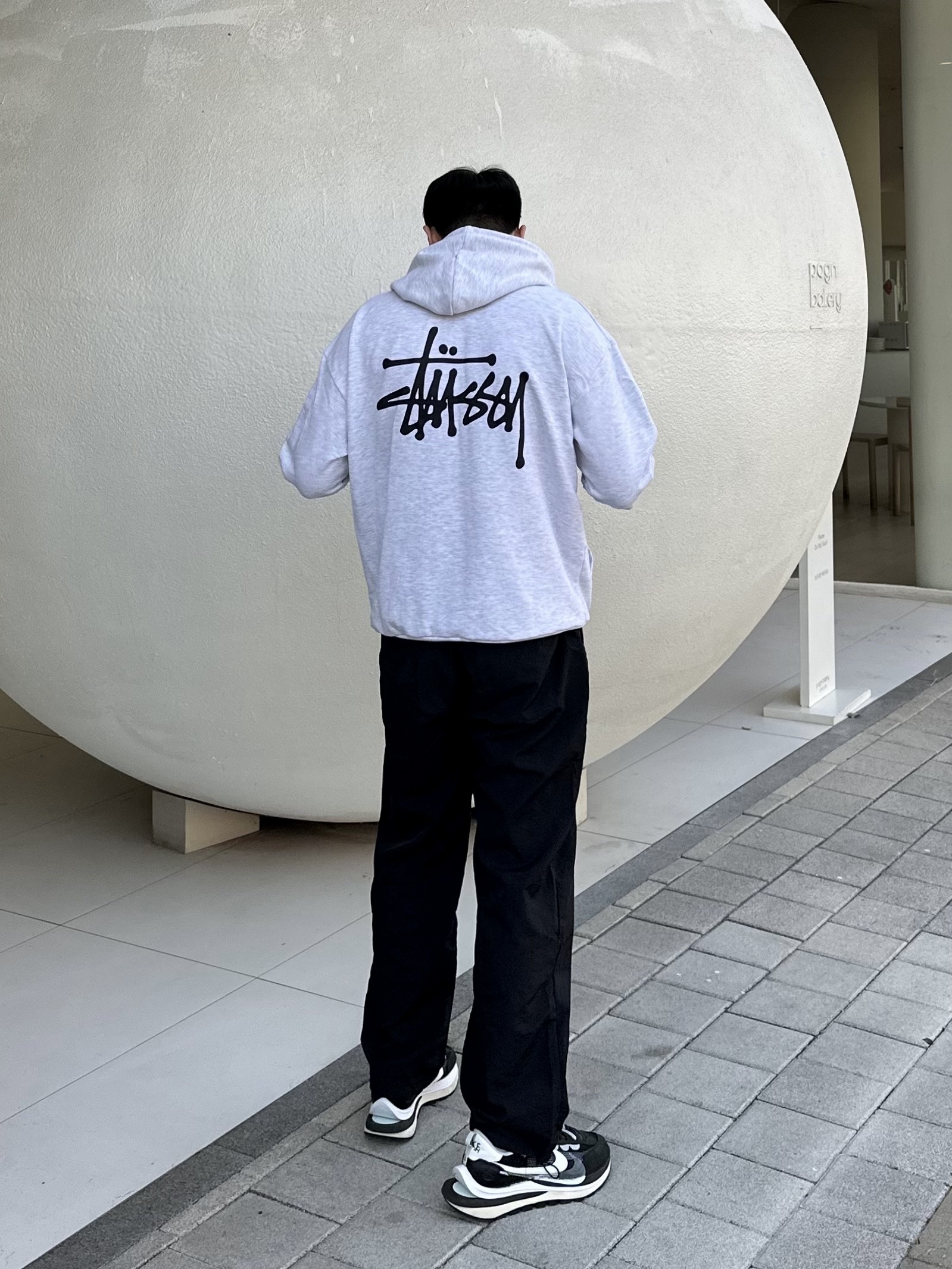 Stussy Basic Stussy Hoodie Ash Heather 2023, Nike x Sacai VaporWaffle Black White 착용 스타일 - 2