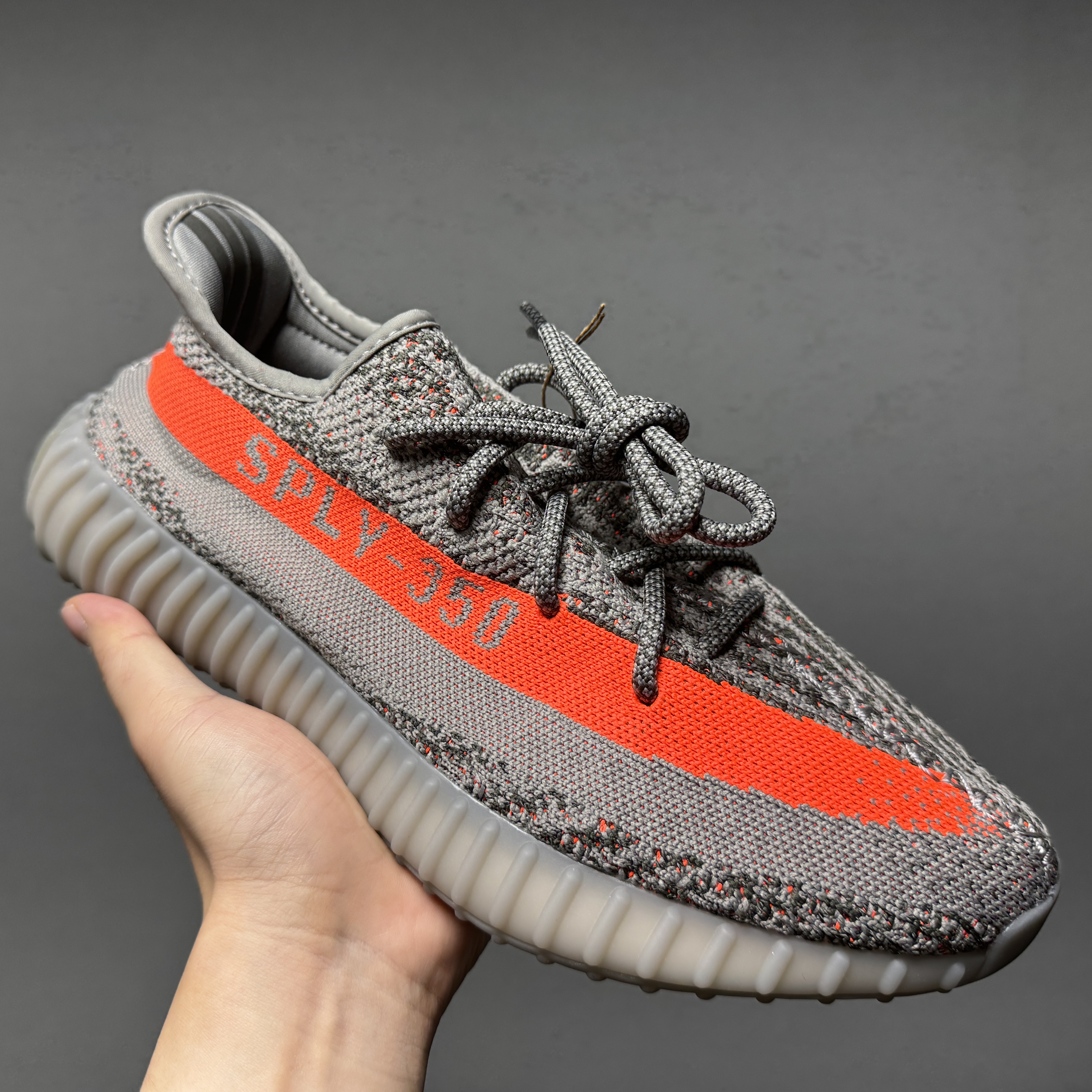 Adidas Yeezy Boost 350 V2 Beluga - Reflective 착용 스타일