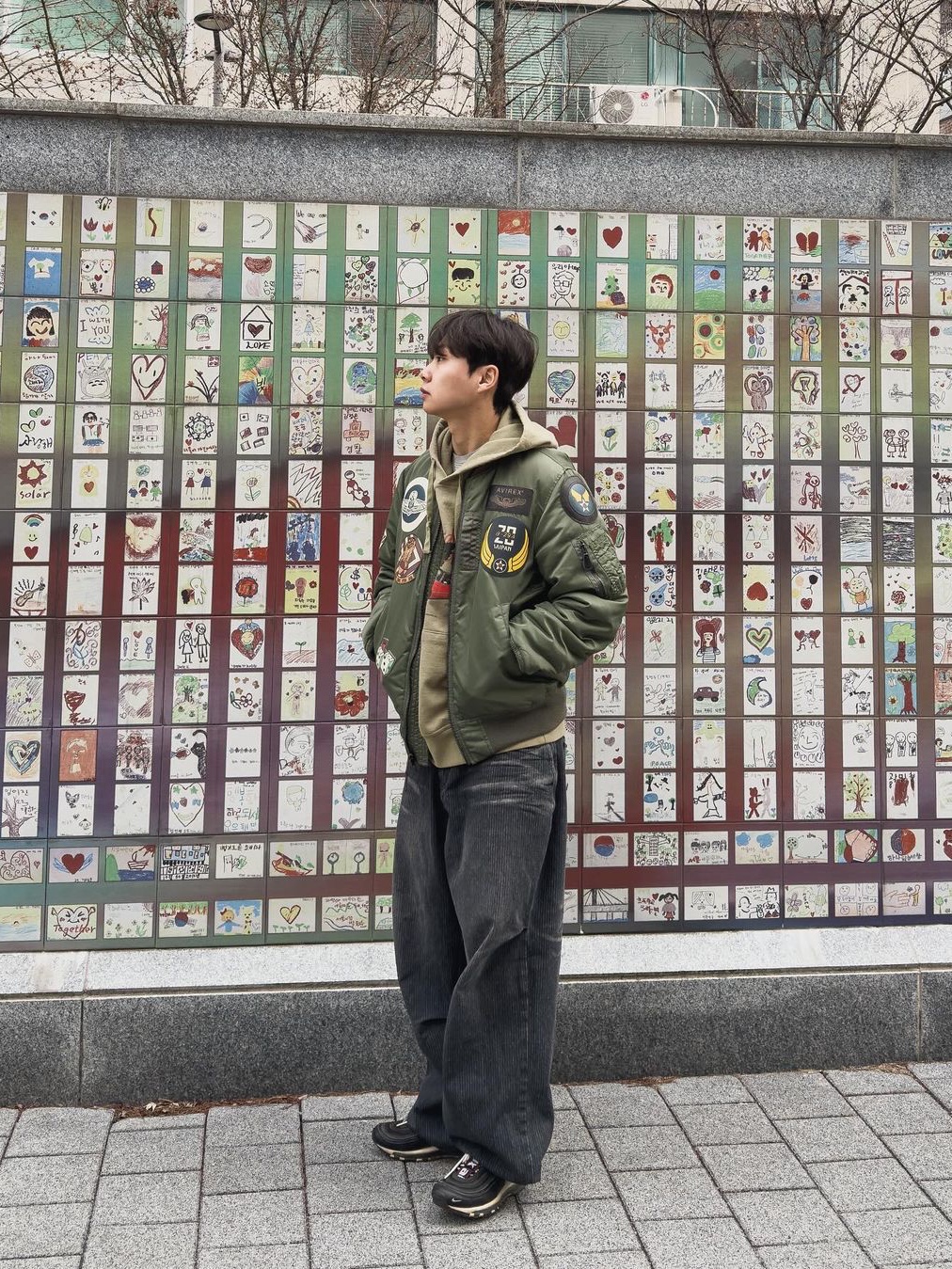 [KREAM 단독] Etce Smocking Baggy Jean Grey 착용 스타일 - 1