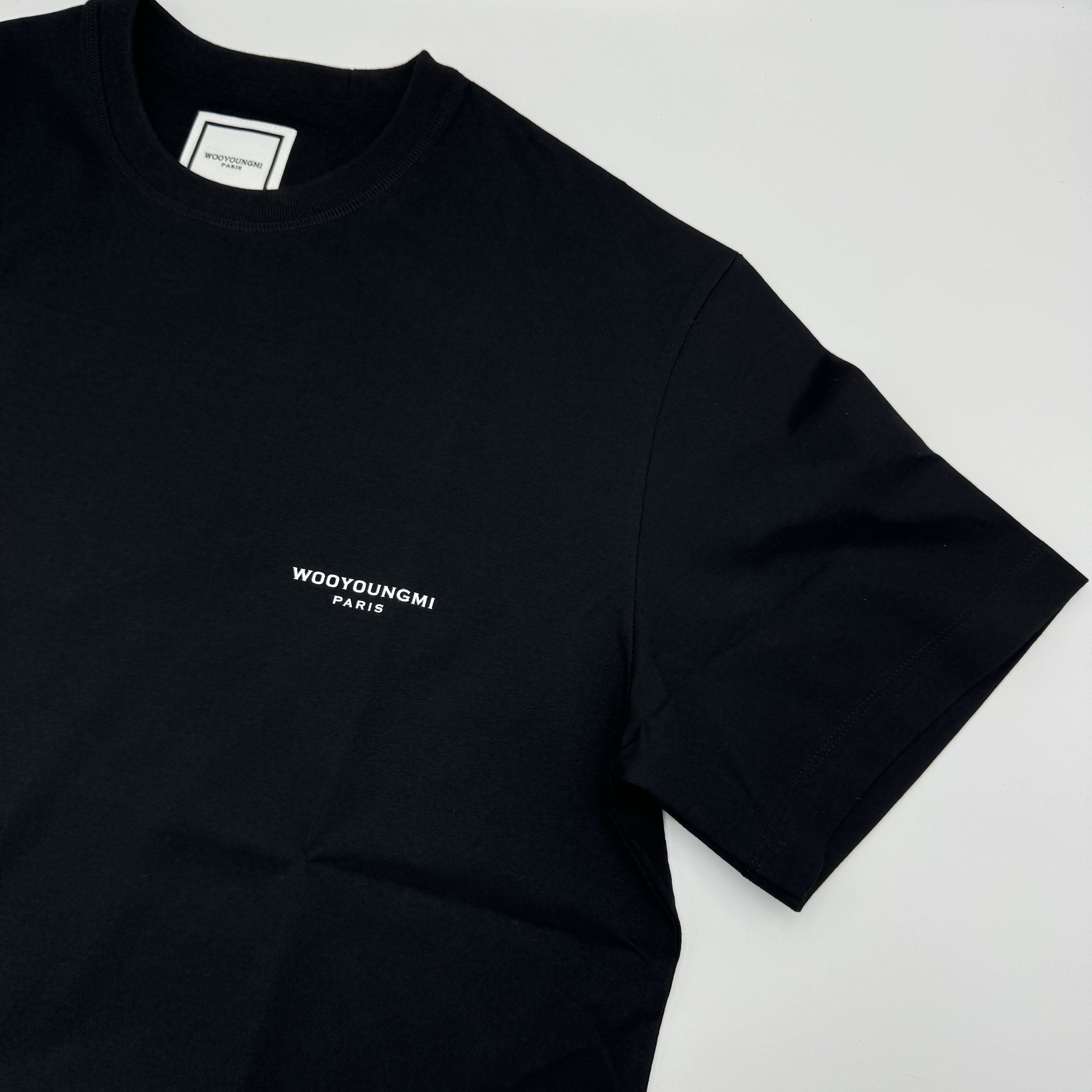 Wooyoungmi Cotton Square Label T-Shirt Black - 24SS 착용 스타일 - 1