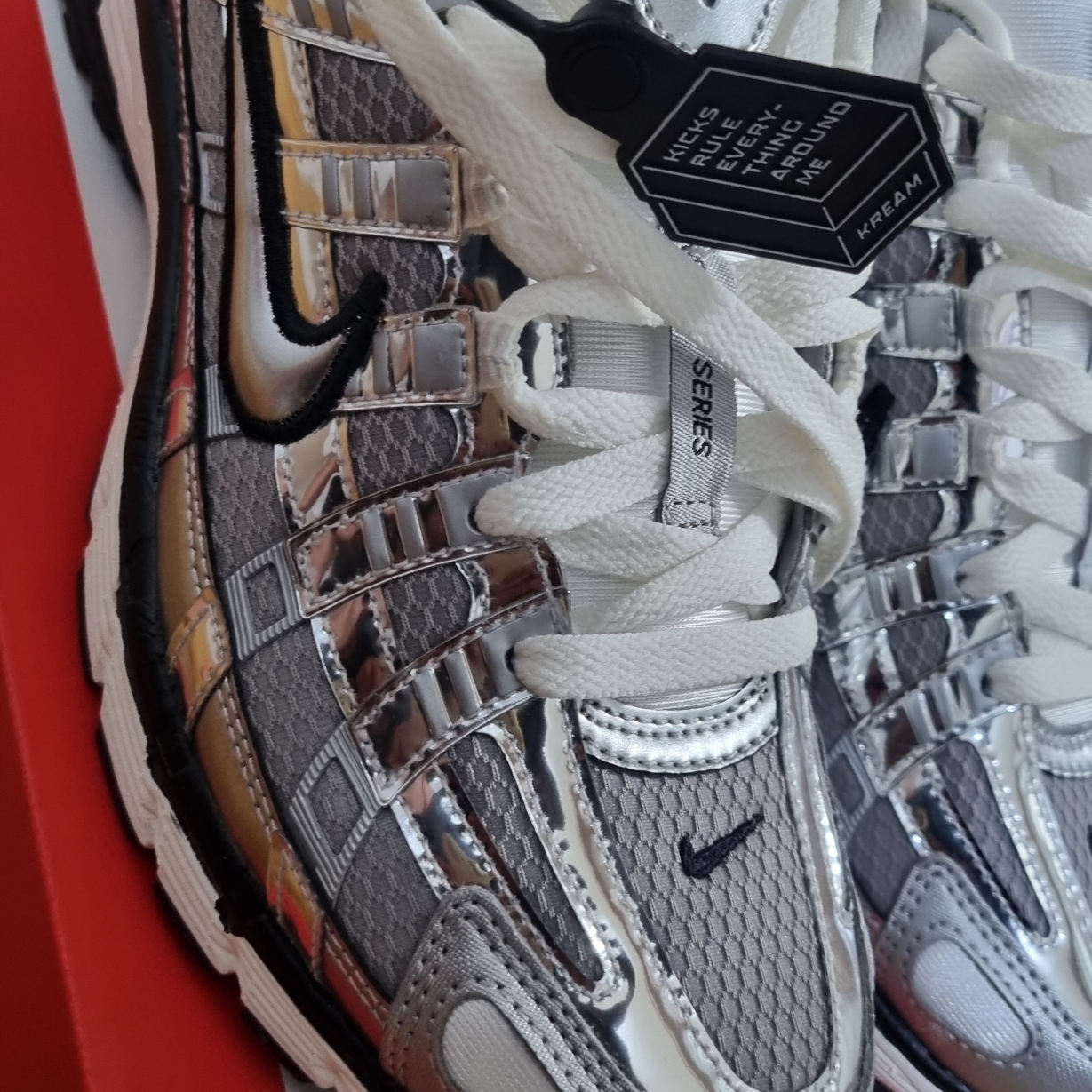 Nike P-6000 Metallic Silver 착용 스타일 - 1