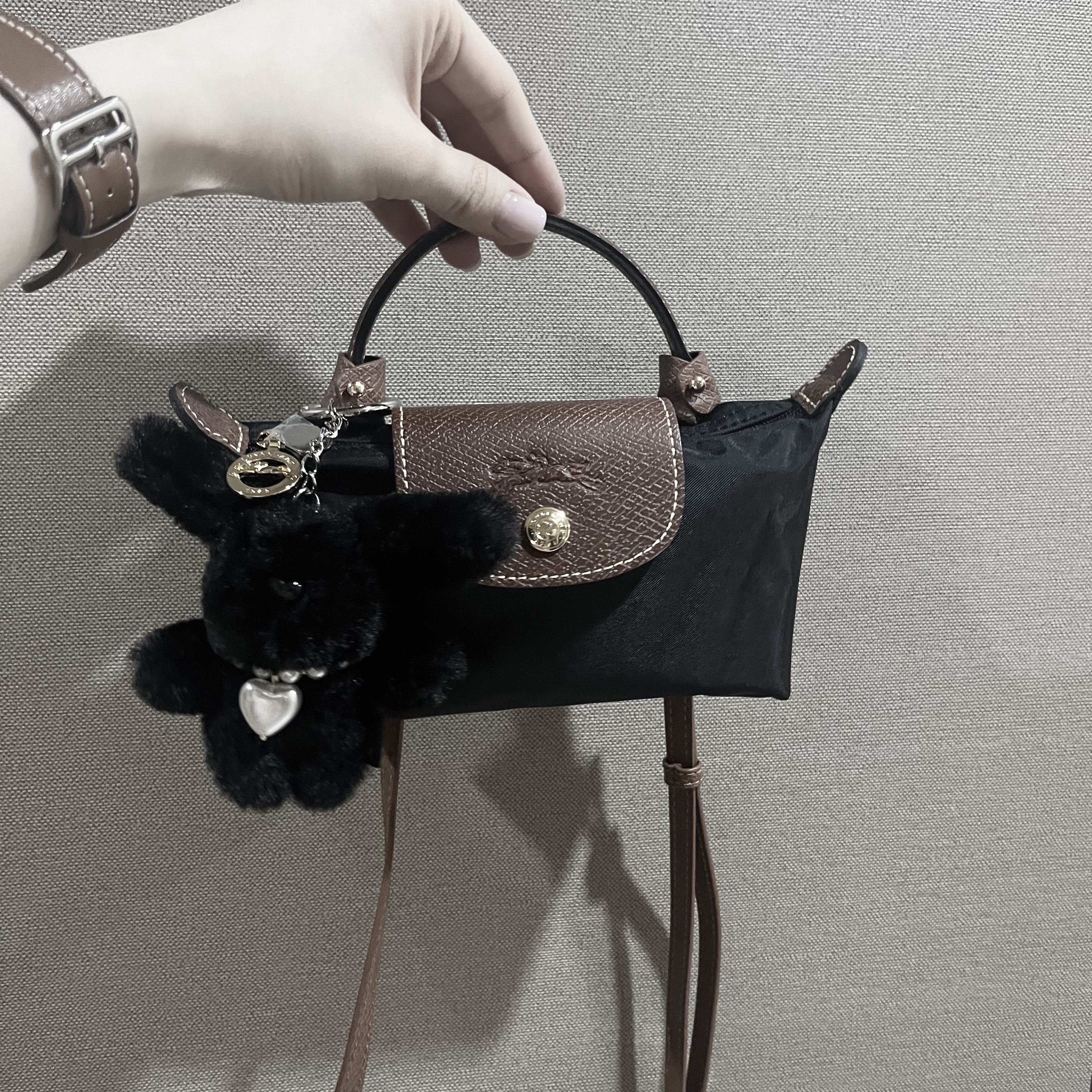 Longchamp Le Pliage Original Handle Pouch Black 착용 스타일