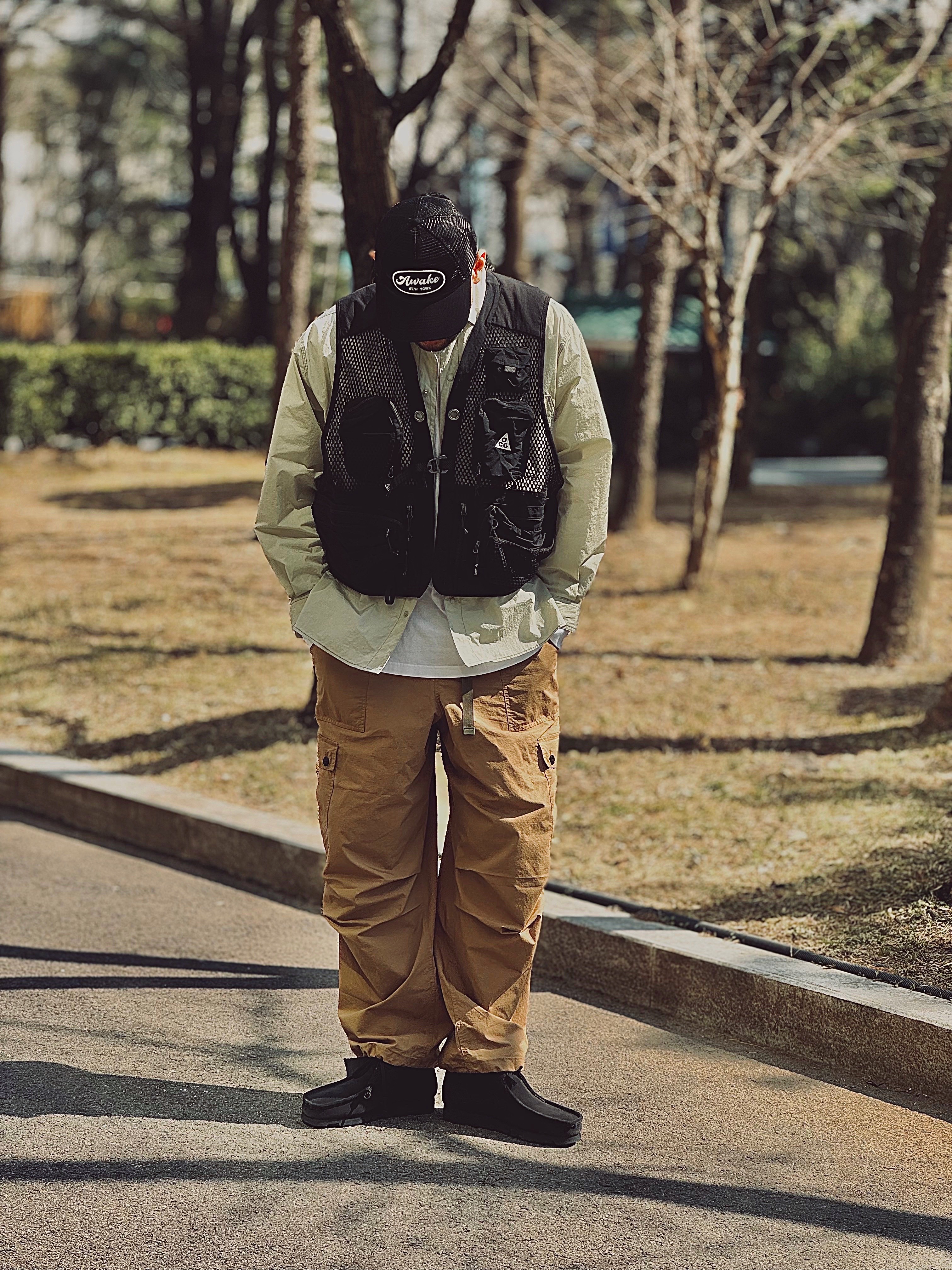 Nike ACG Buttles Vest Black - Asia, Clarks x Beams Wallabee Boots GTX Navy Suede 착용 스타일 - 1