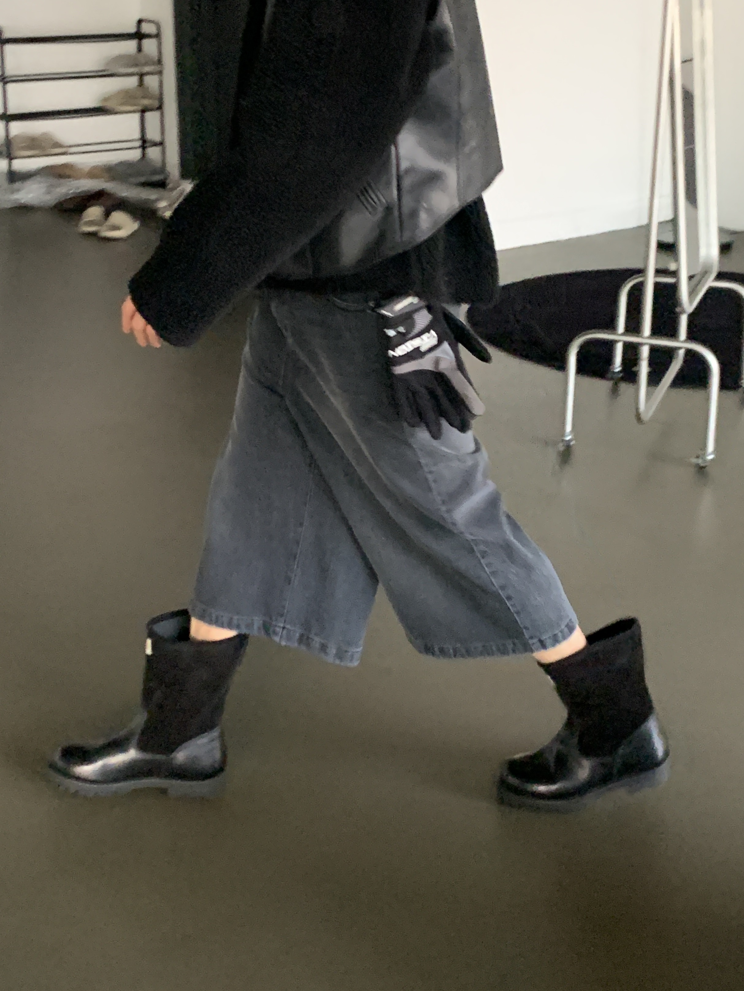 Stussy x Our Legacy Work Shop Runner Fleece Pullover Black, Our Legacy x Stussy Work Shop Work Boot Black Leather 착용 스타일 - 4