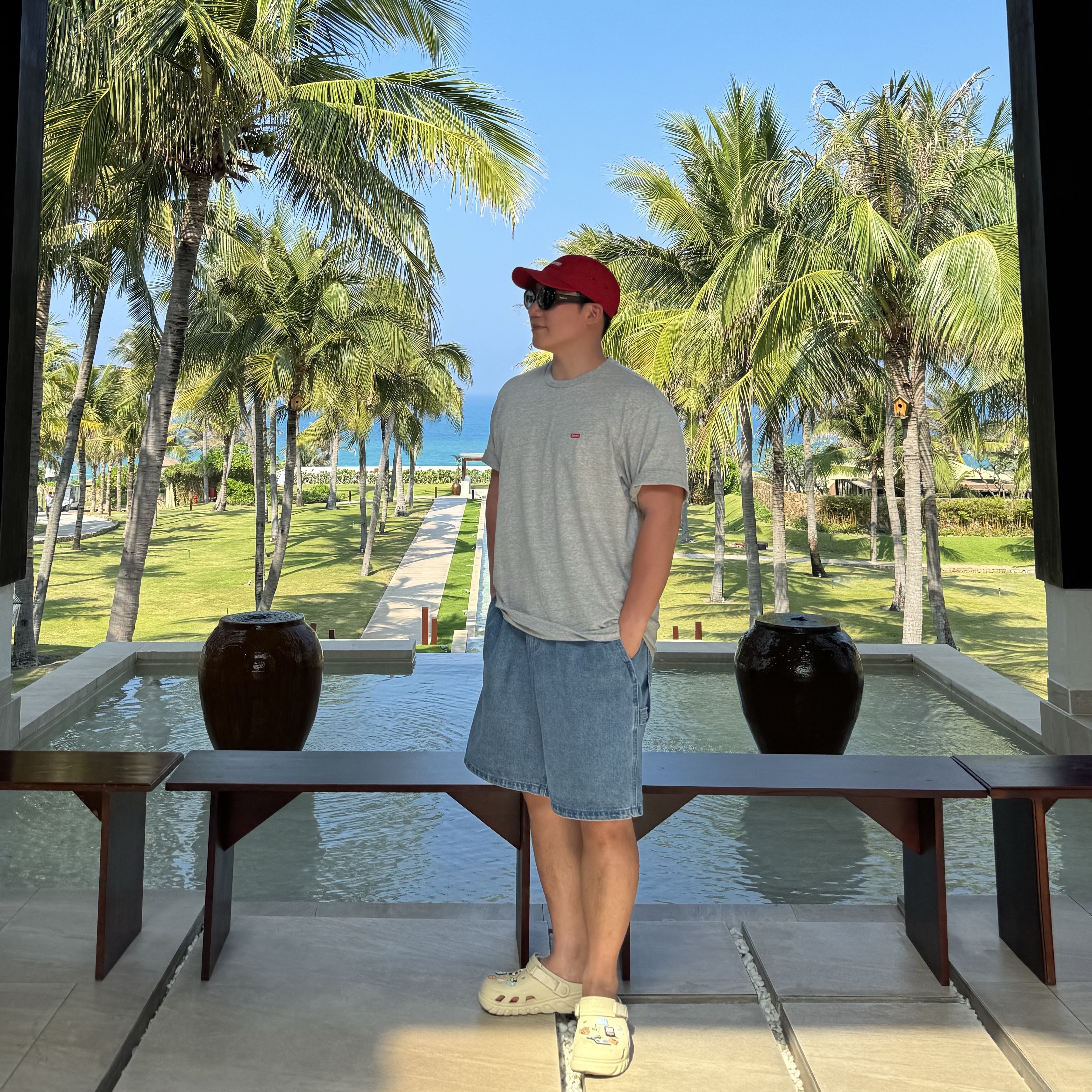 Supreme Nomi Sunglasses Black - 23SS, Supreme Ventile Camp Cap Red - 23SS 착용 스타일 - 1