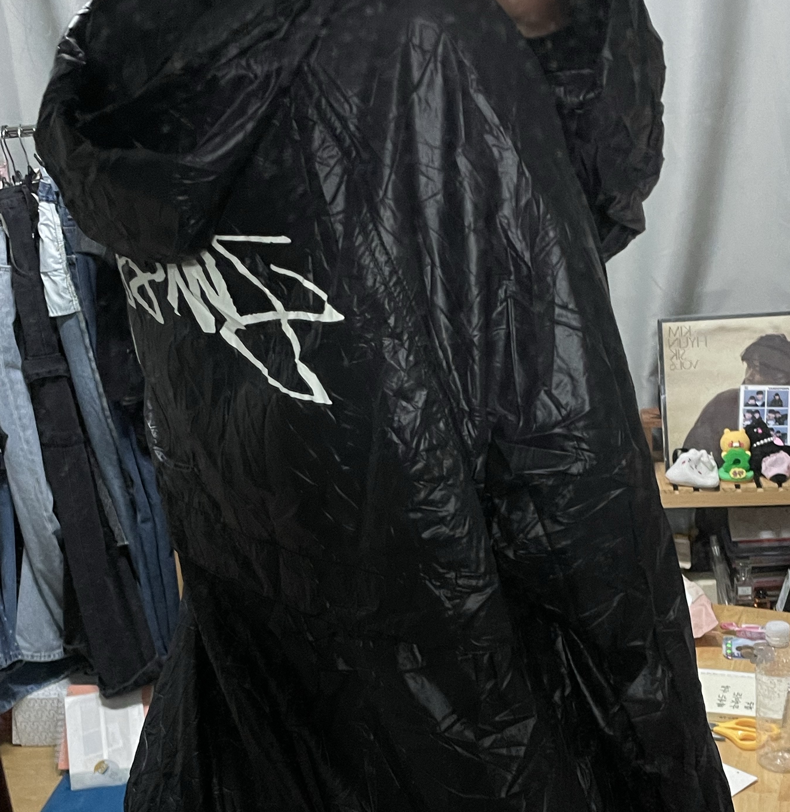 Stussy Beach Shell Wrinkled Nylon Jacket Black 착용 스타일 - 2