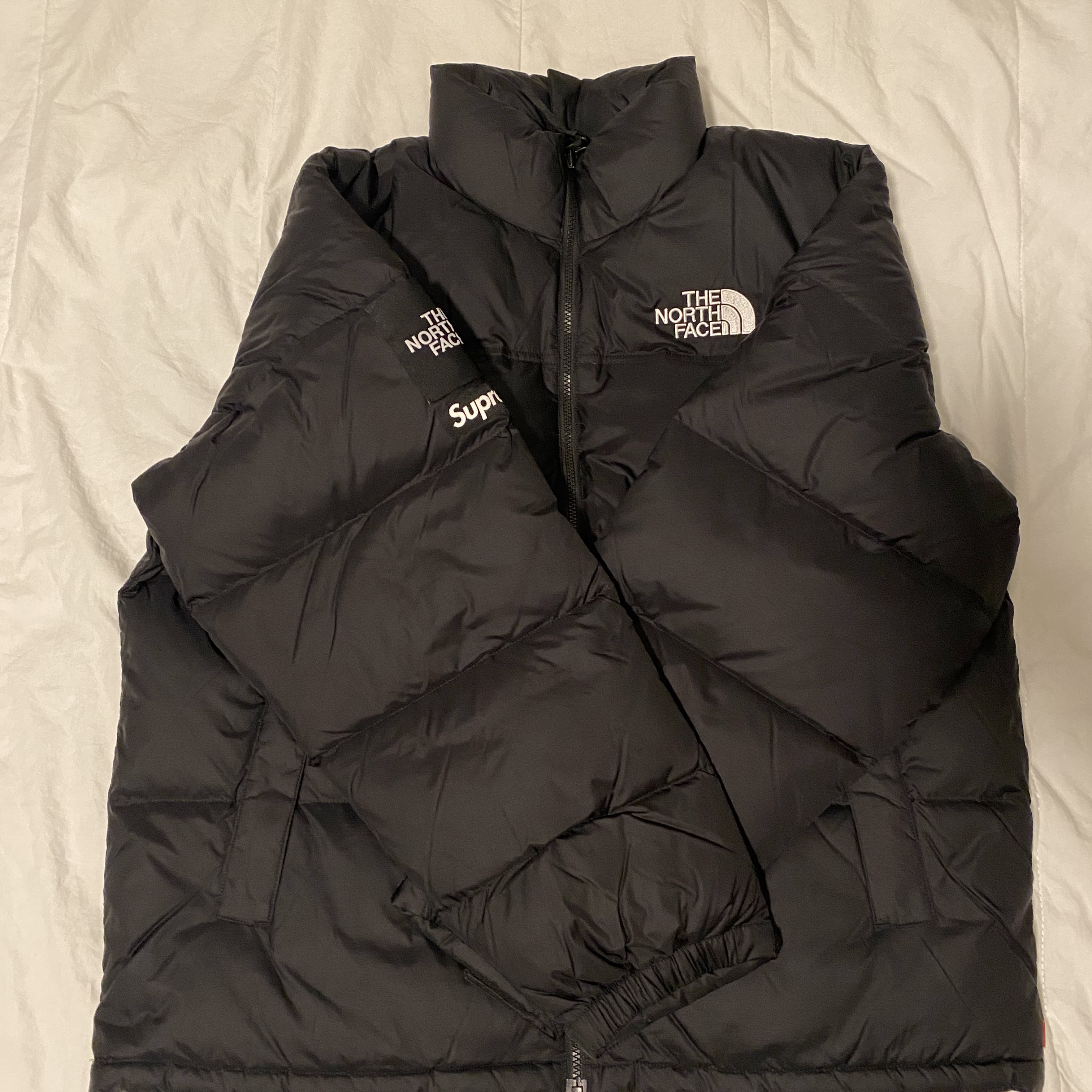 Supreme x The North Face Split Nuptse Jacket Black - 24SS, Supreme x The North Face Split Nuptse Jacket Camo - 24SS 착용 스타일 - 5