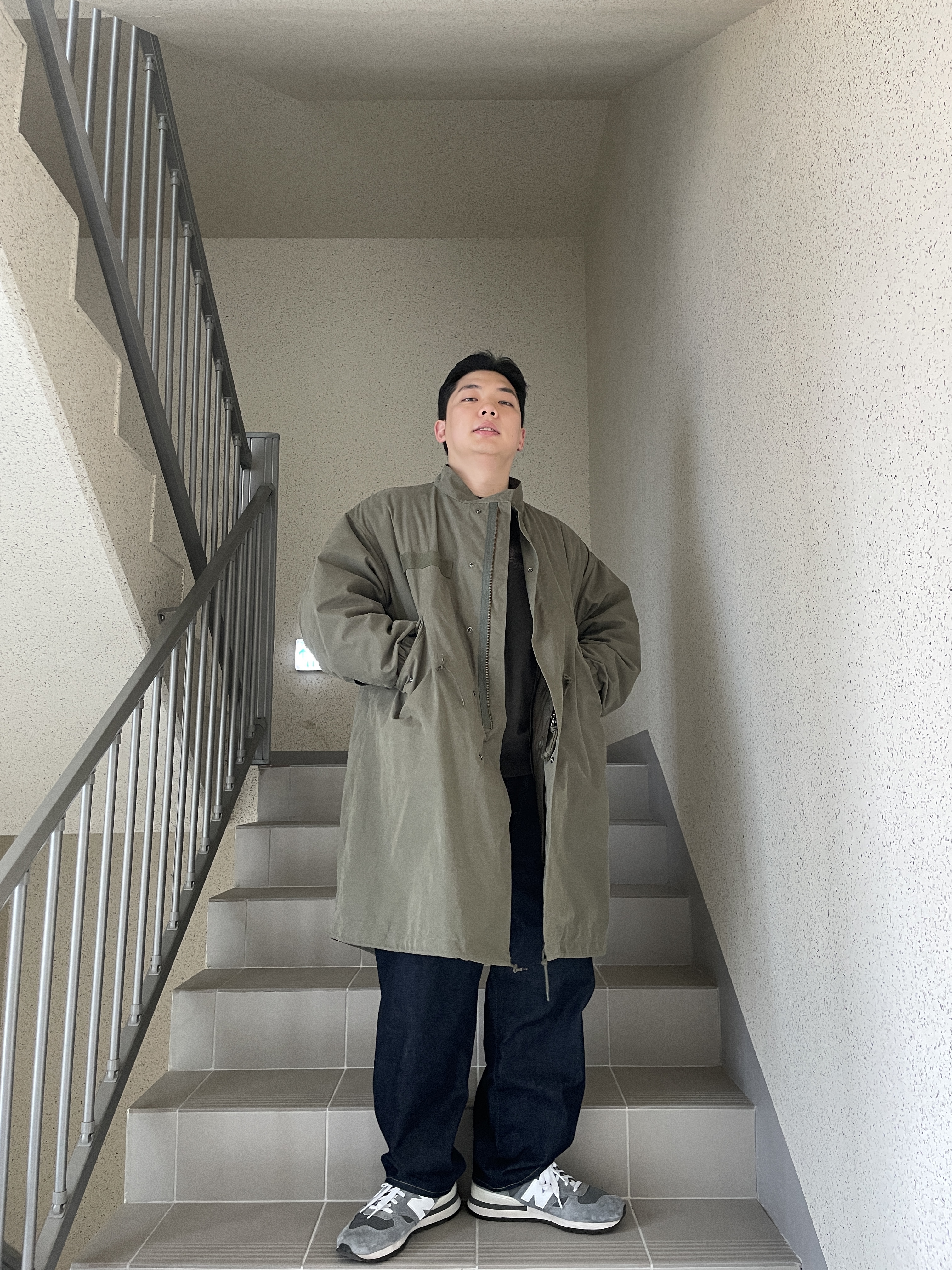 New Balance 990v1 Made in USA Grey White 착용 스타일 - 1