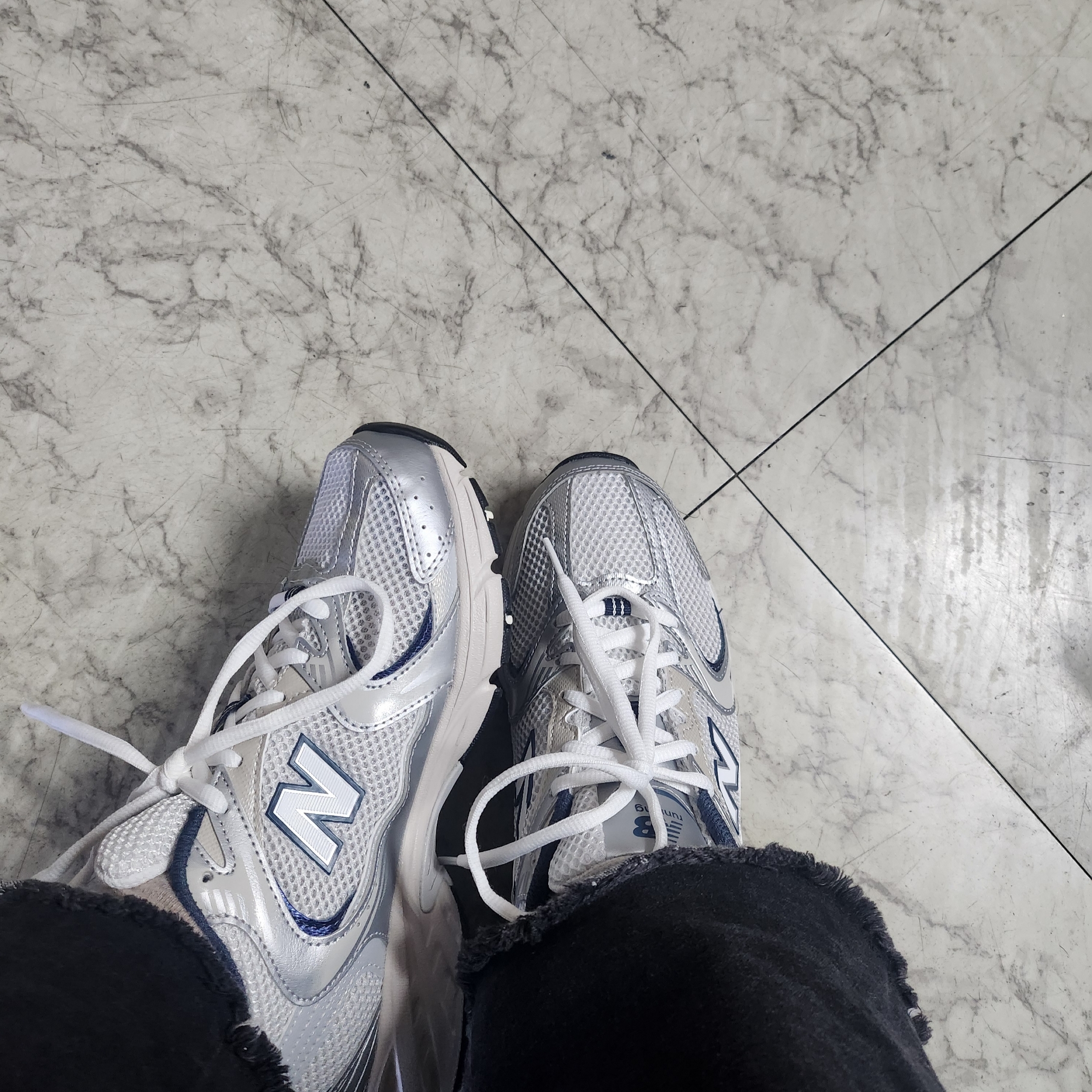 New Balance 530 Steel Grey 착용 스타일