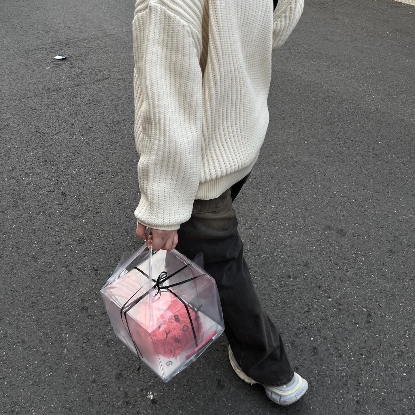 (W) Balenciaga 3XL Sneakers Light Beige 착용 스타일