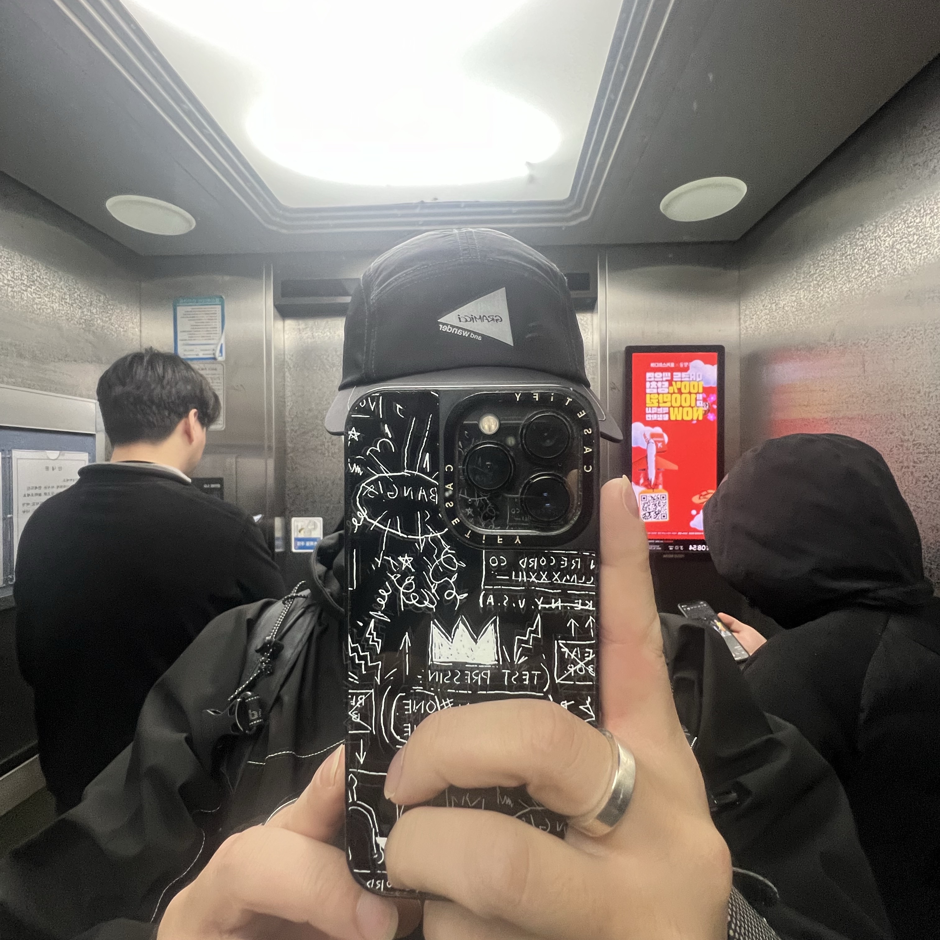 And Wander x Gramicci Patchwork Wind Cap Black, And Wander x Gramicci Patchwork Wind Hoodie Black 착용 스타일 - 1