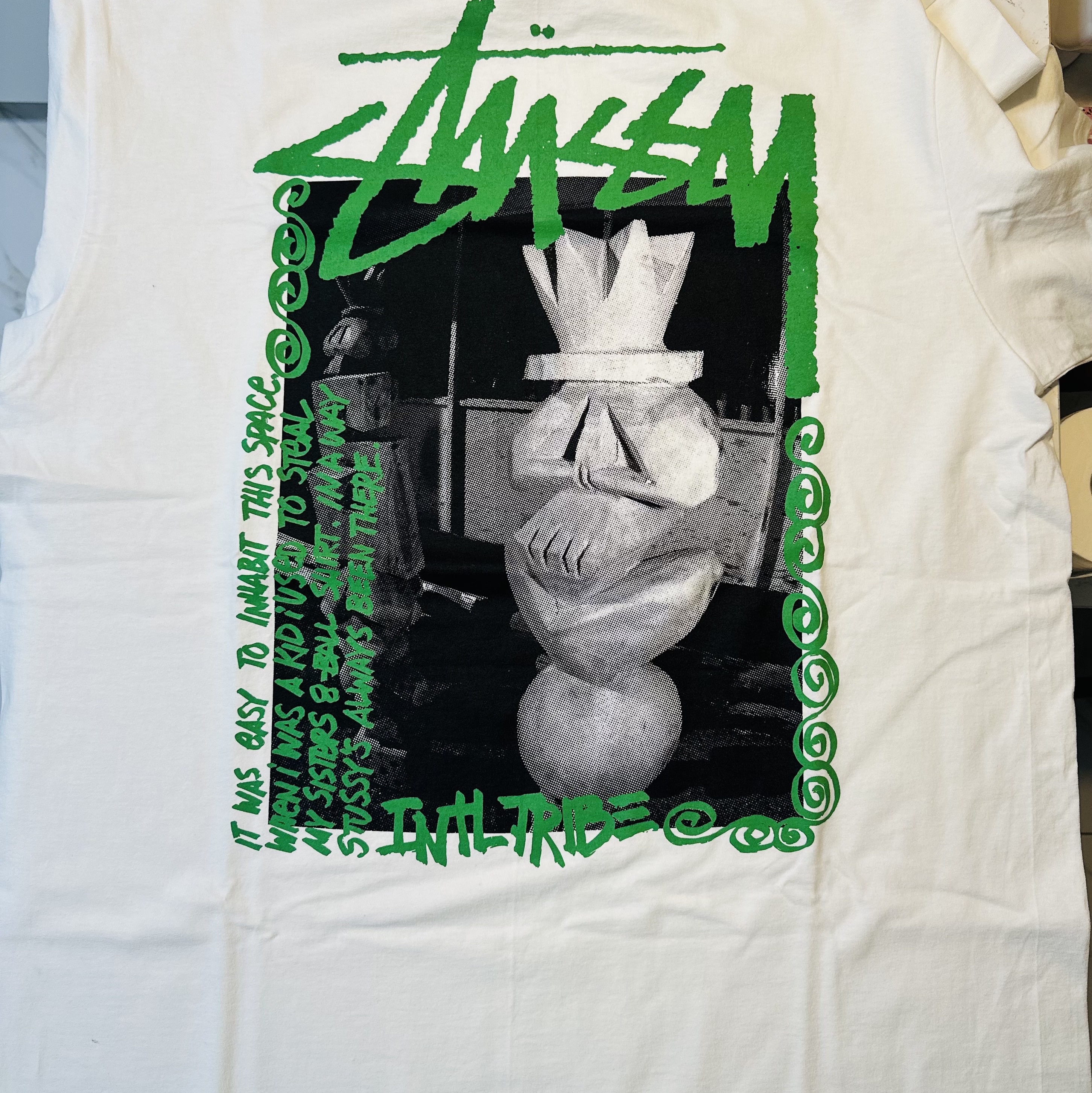 Stussy Landin T-Shirt White 착용 스타일 - 3